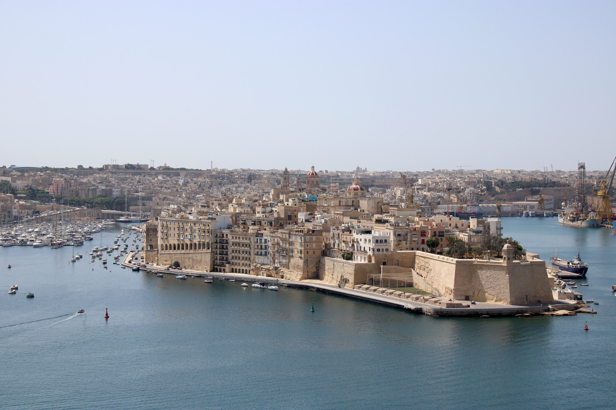 Canon EF-S 18-200mm F3.5-5.6 IS sample photo. Valletta photography