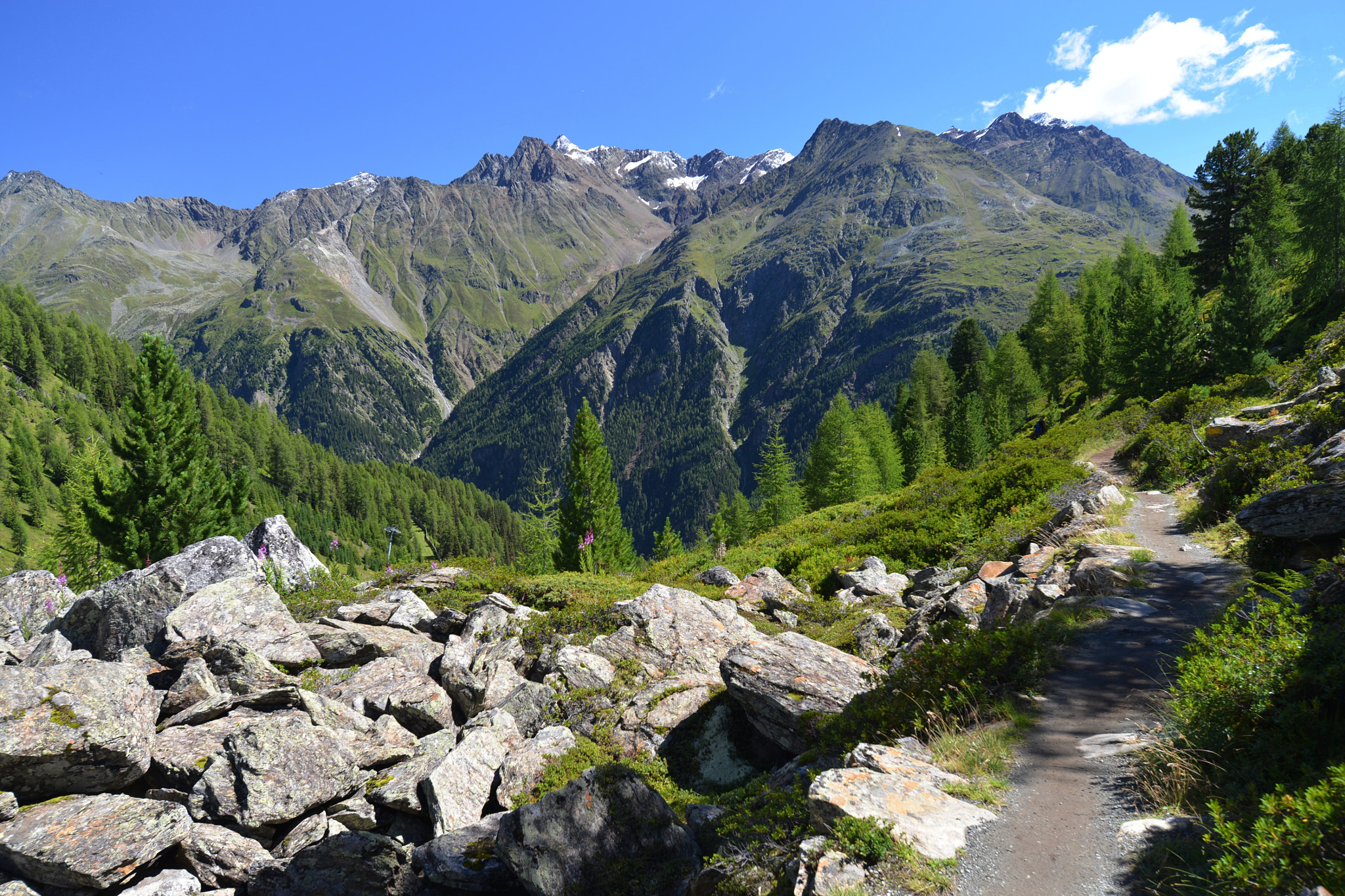 Nikon AF-S Nikkor 17-35mm F2.8D ED-IF sample photo. Trail in sölden photography