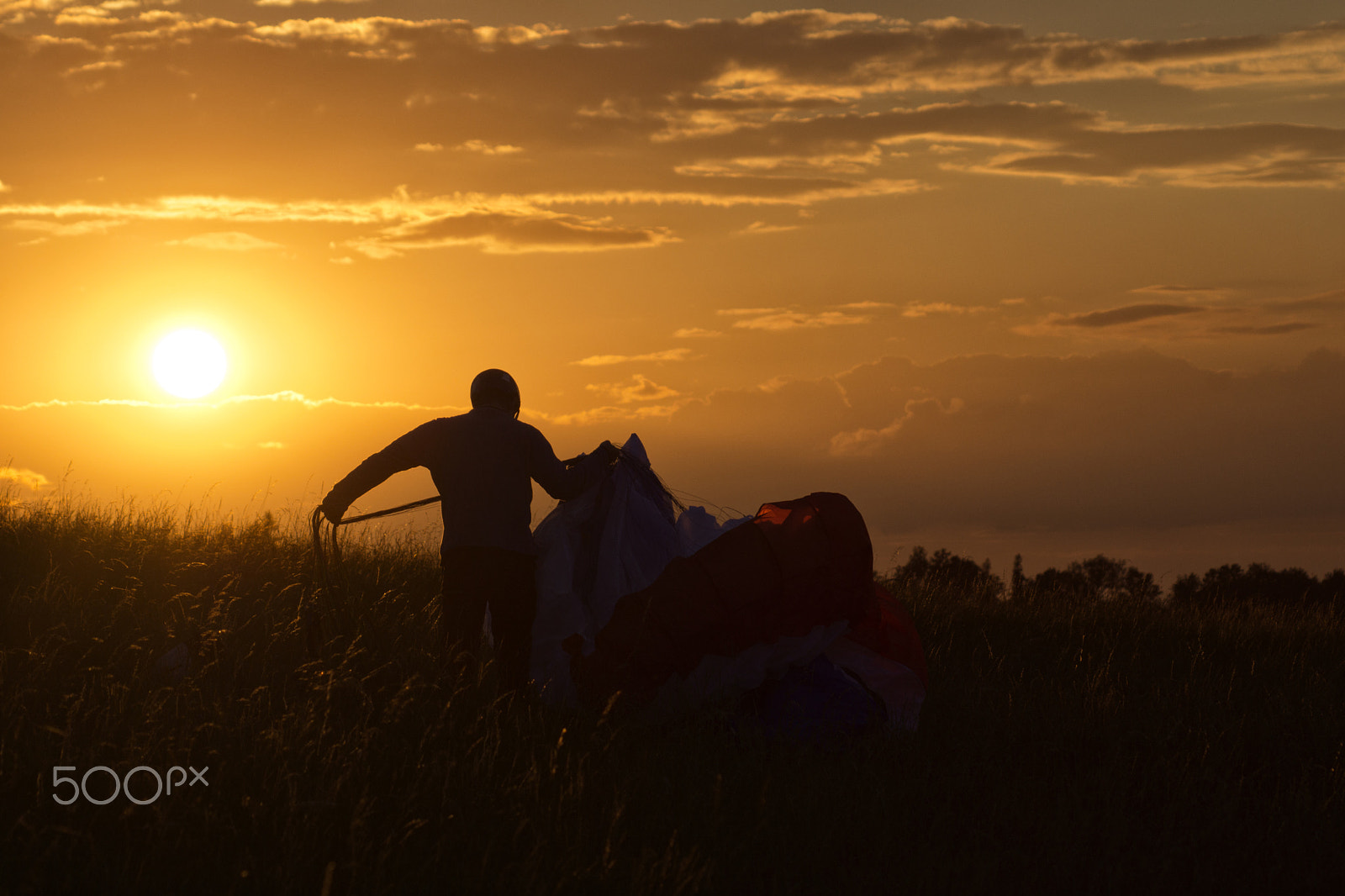 Sony 75-300mm F4.5-5.6 sample photo. Paraglide pilot's evening photography
