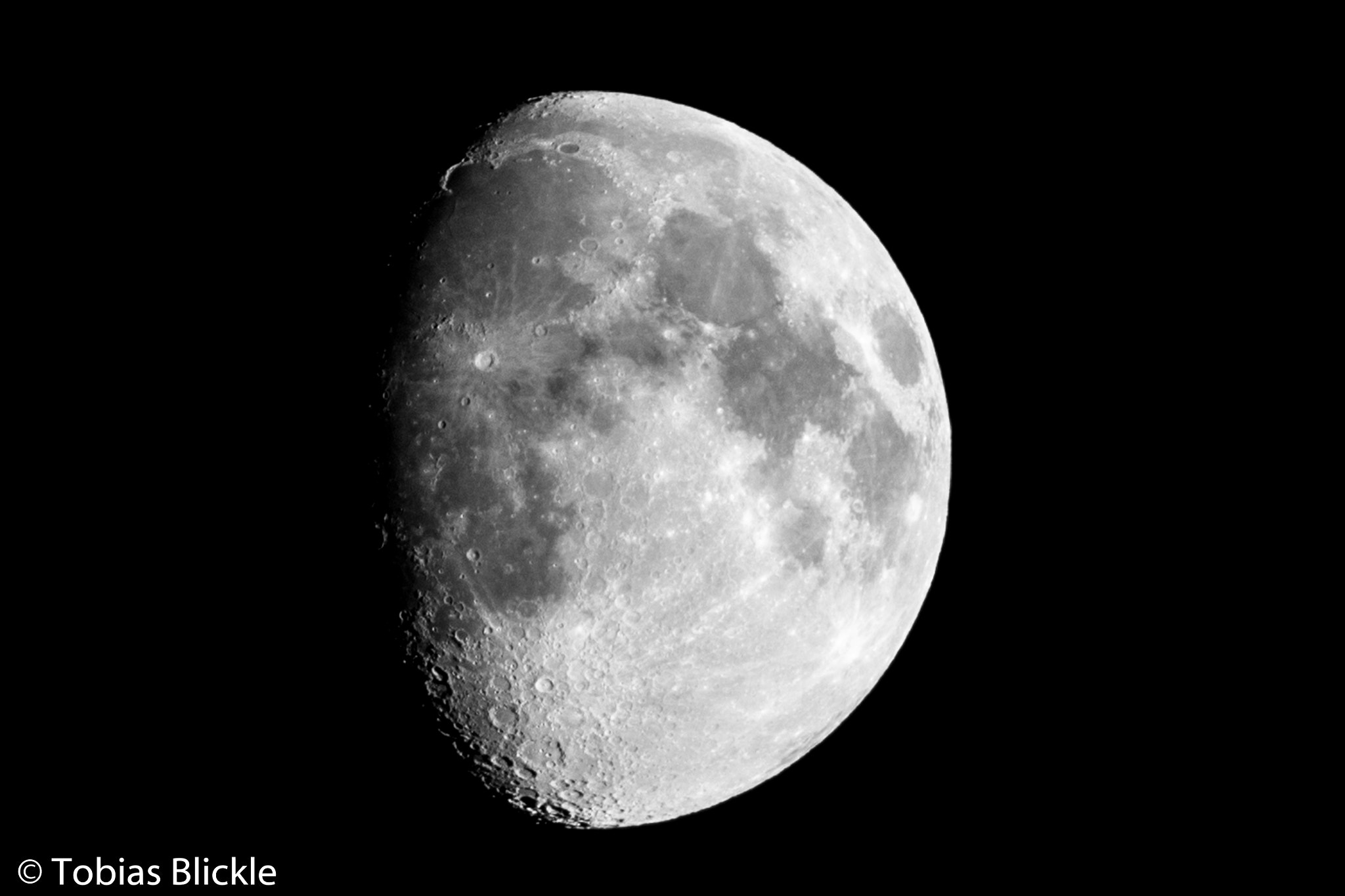 Canon EOS 7D Mark II + Canon EF 70-200mm F2.8L IS II USM sample photo. Moon in the dark photography