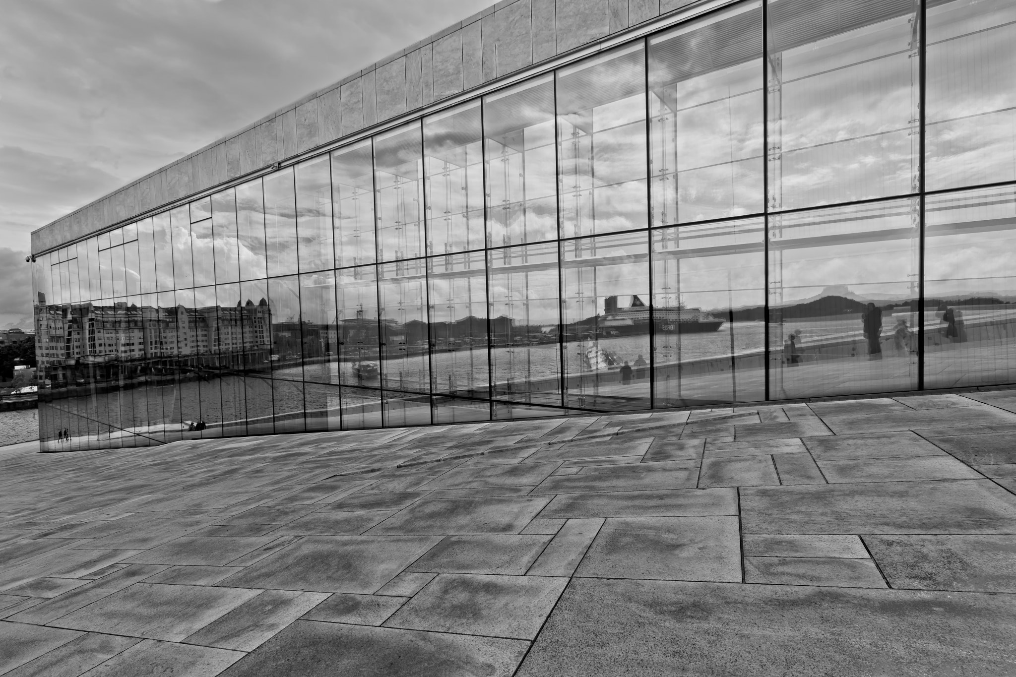 Sony a6000 + Sigma 10-20mm F4-5.6 EX DC HSM sample photo. Oslo opera house photography