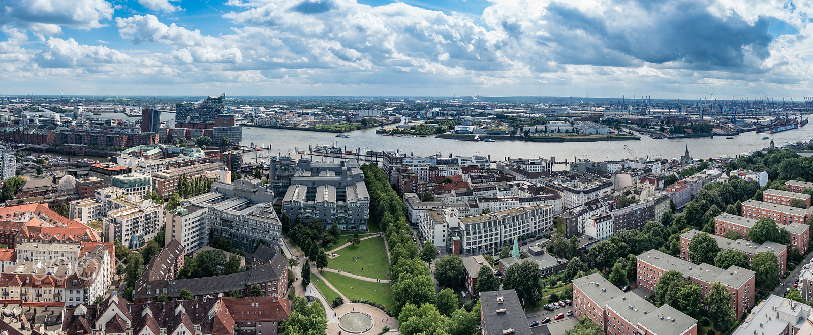 Panasonic Lumix DMC-GX85 (Lumix DMC-GX80 / Lumix DMC-GX7 Mark II) sample photo. Hamburg von oben photography