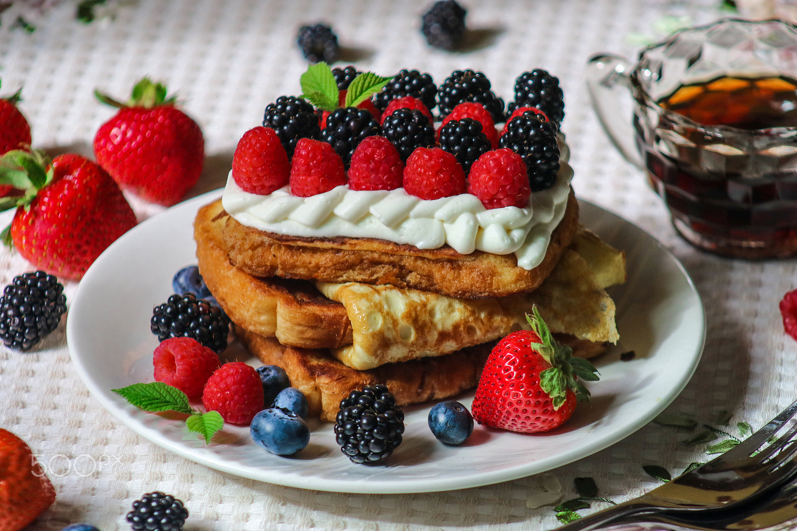 Canon EF 75-300mm f/4-5.6 USM sample photo. Summer breakfast photography