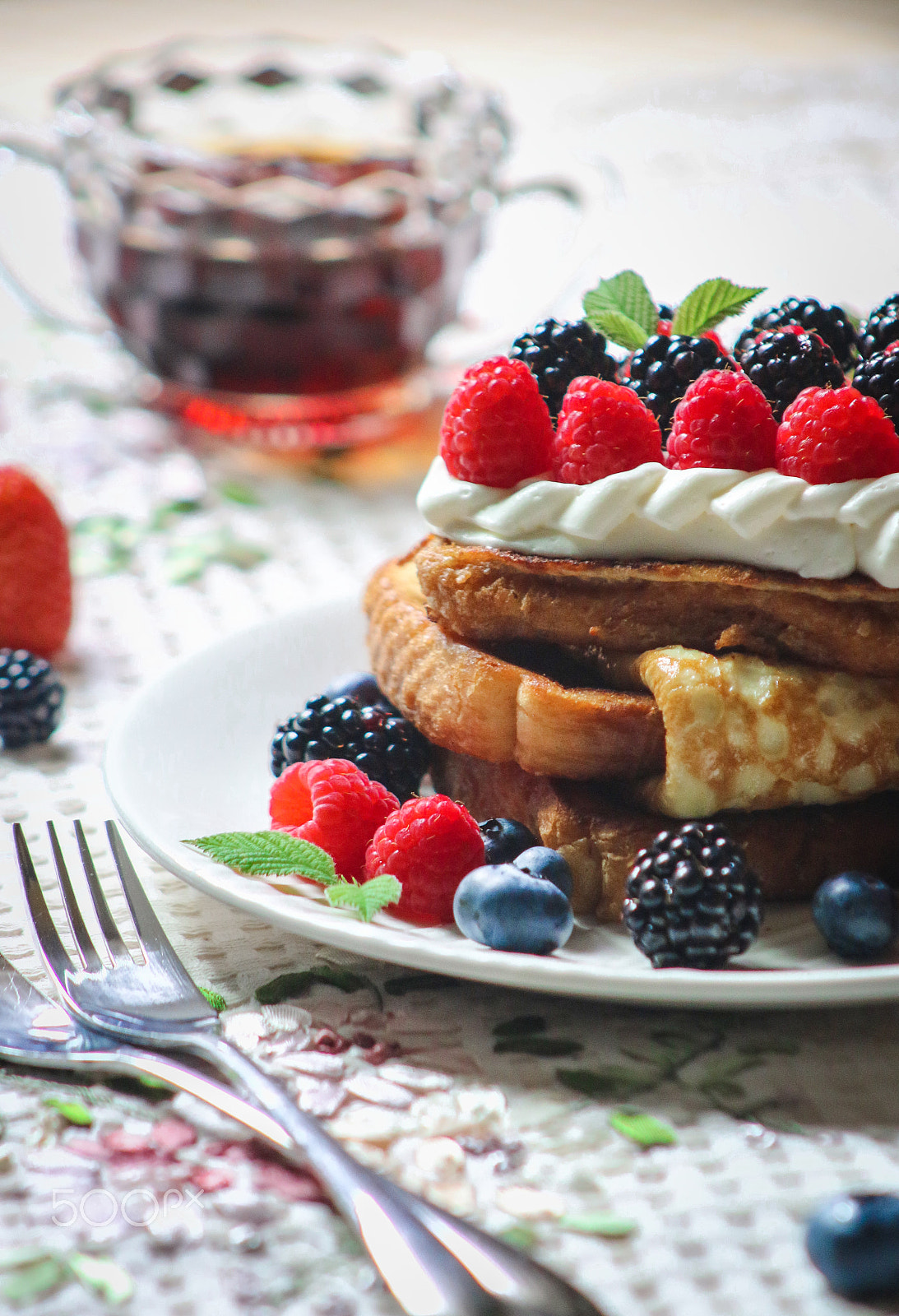 Canon EF 75-300mm f/4-5.6 USM sample photo. Summer breakfast photography