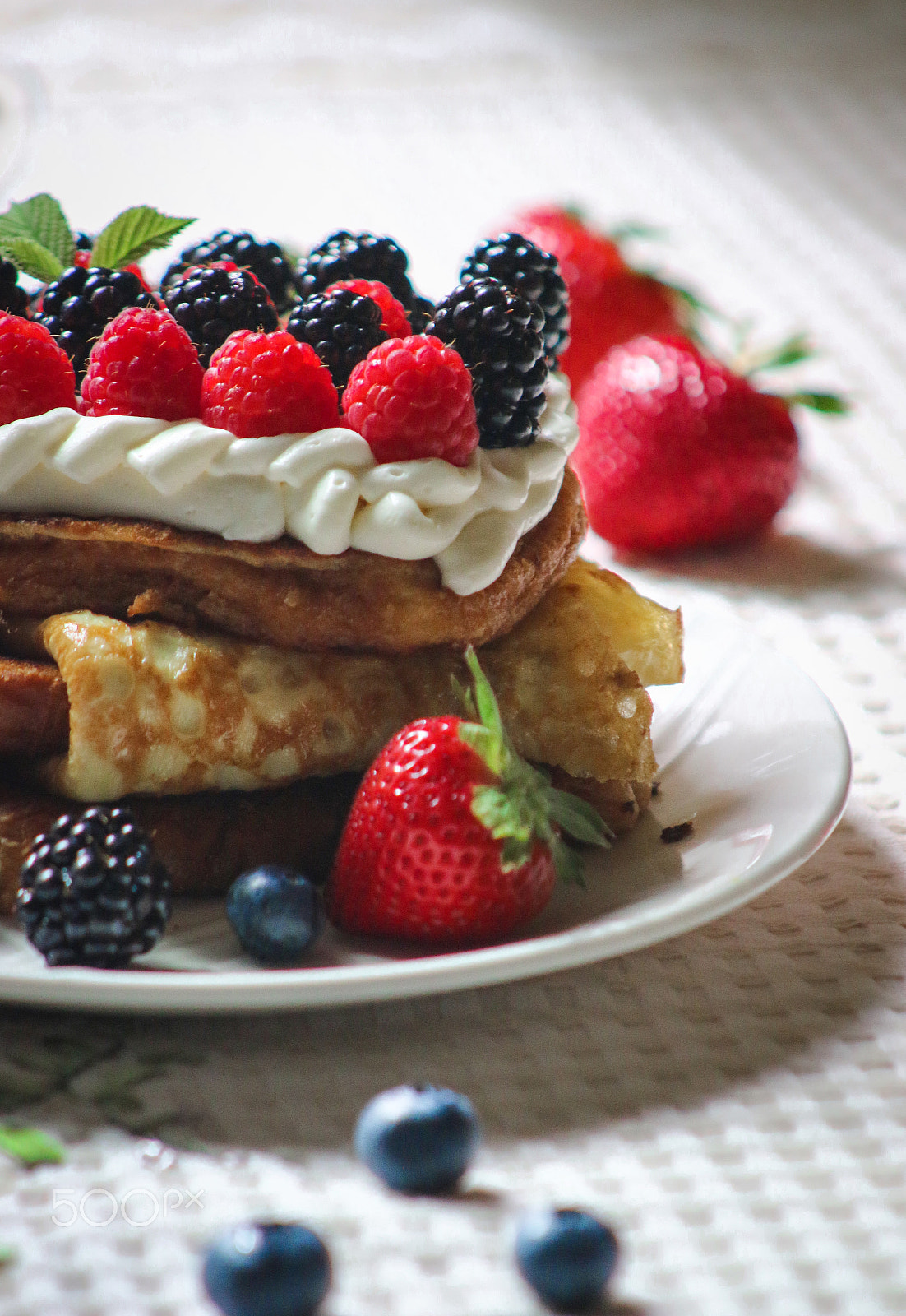 Canon EF 75-300mm f/4-5.6 USM sample photo. Summer breakfast photography