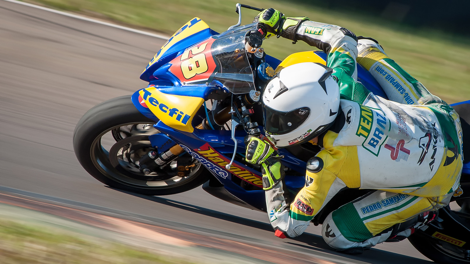 Nikon AF-Nikkor 80-200mm F2.8D ED sample photo. Motoday penÉlope racing photography