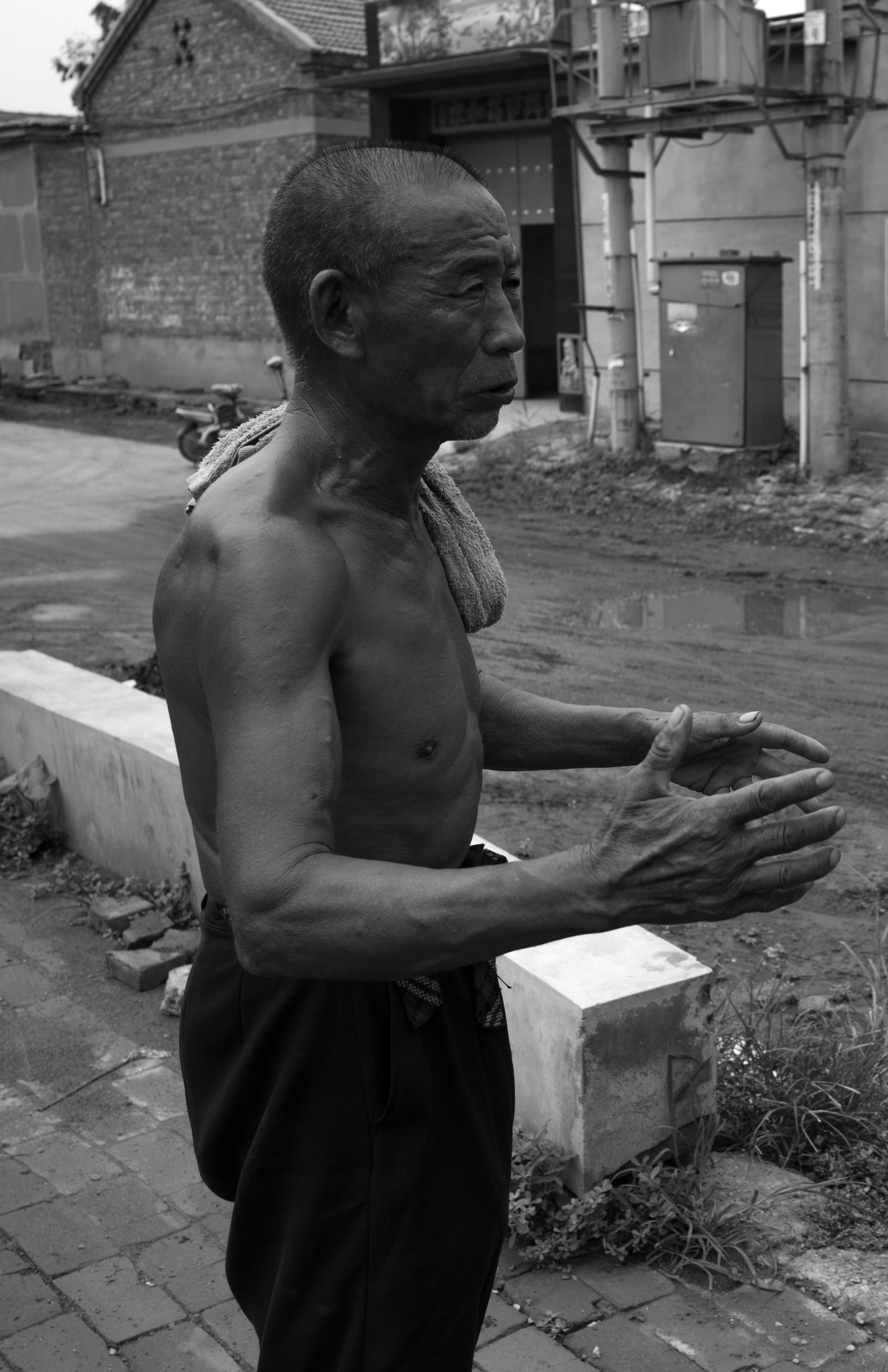Leica Summicron-M 28mm F2 ASPH sample photo. Old dustman photography