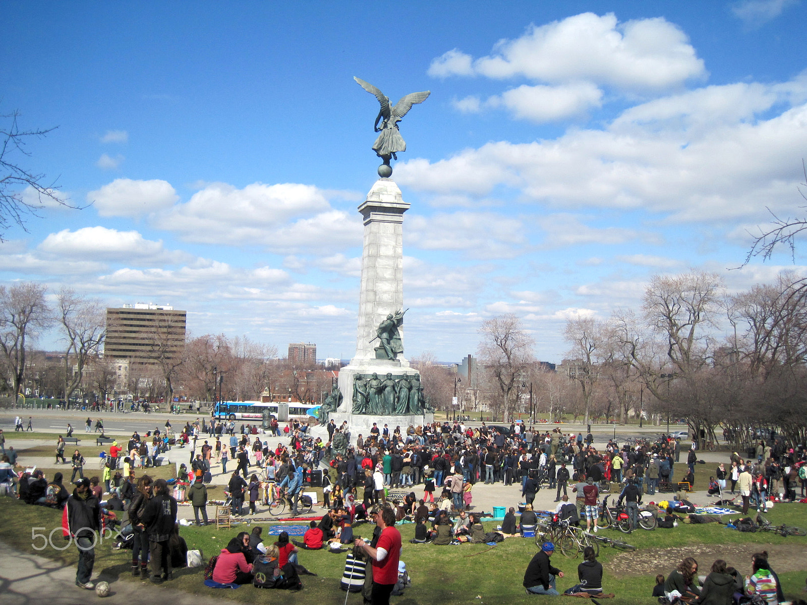 Canon PowerShot SD1200 IS (Digital IXUS 95 IS / IXY Digital 110 IS) sample photo. Community gathering @mont royal photography