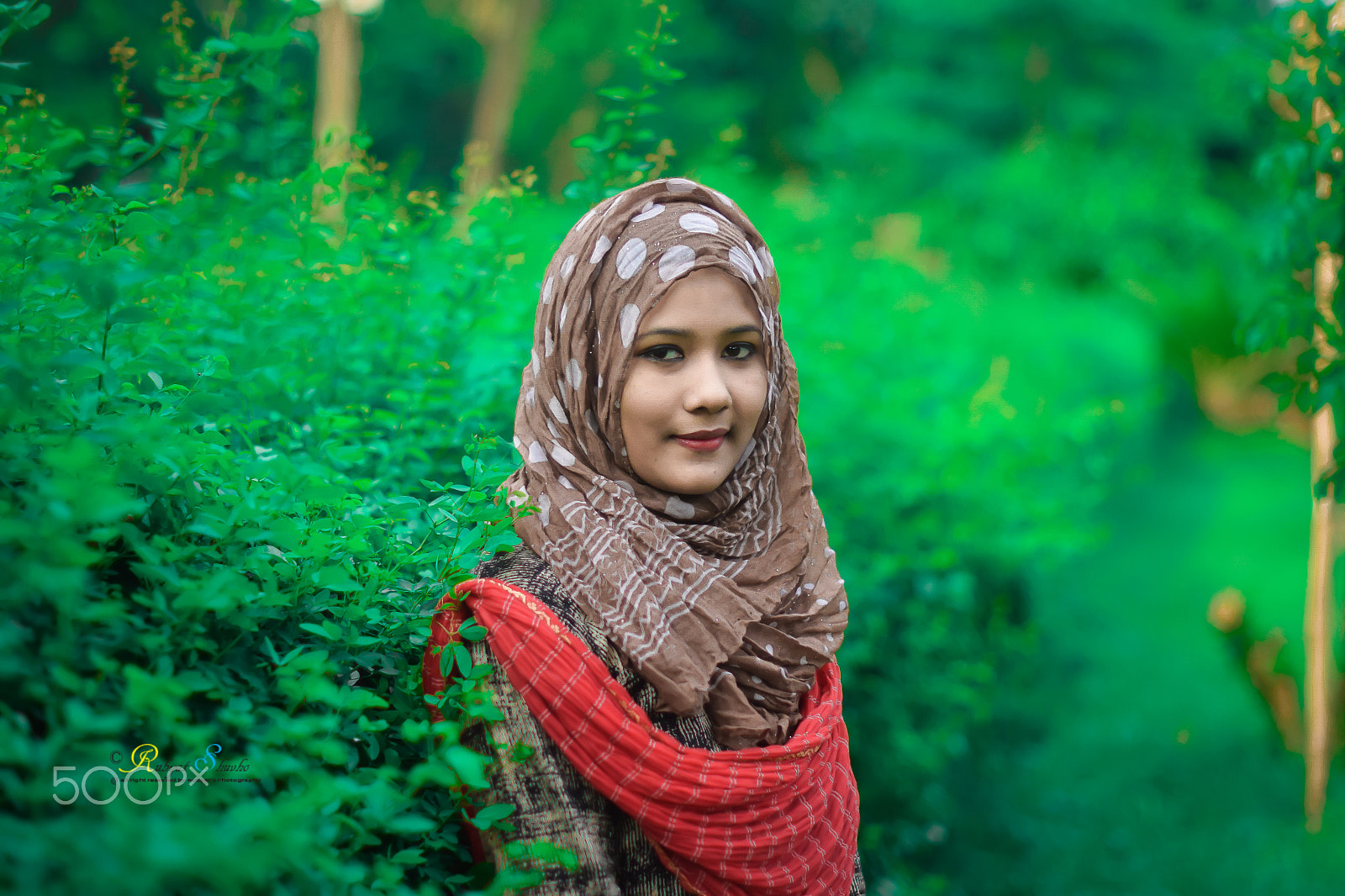 Nikon D5300 + Nikon AF-S Nikkor 50mm F1.4G sample photo. Green girl photography