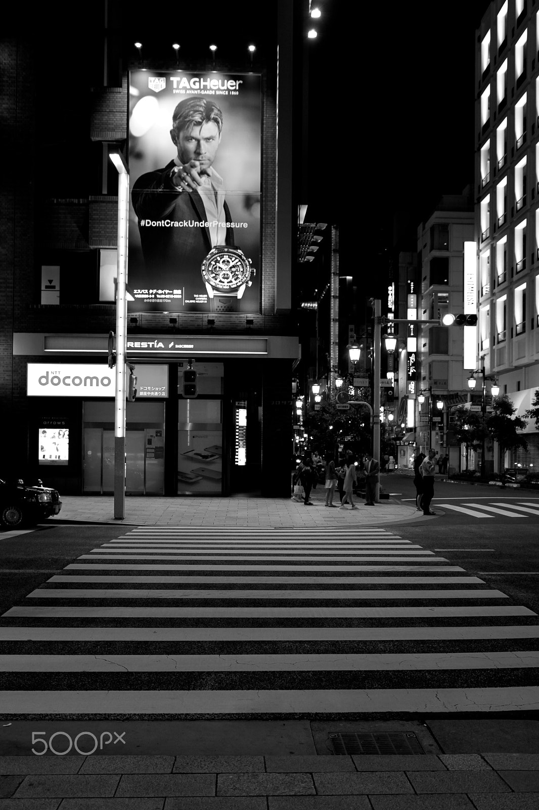 Canon EOS 7D + Sigma 20mm EX f/1.8 sample photo. Night walk photography