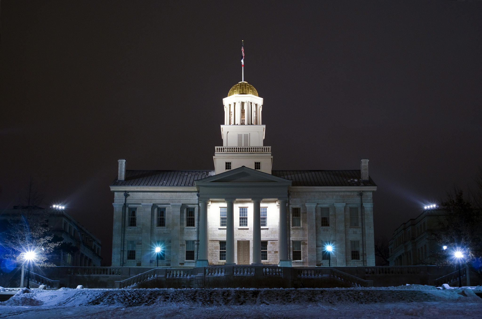 Sony Alpha DSLR-A230 + 35-70mm F4 sample photo. Iowa old capitol photography