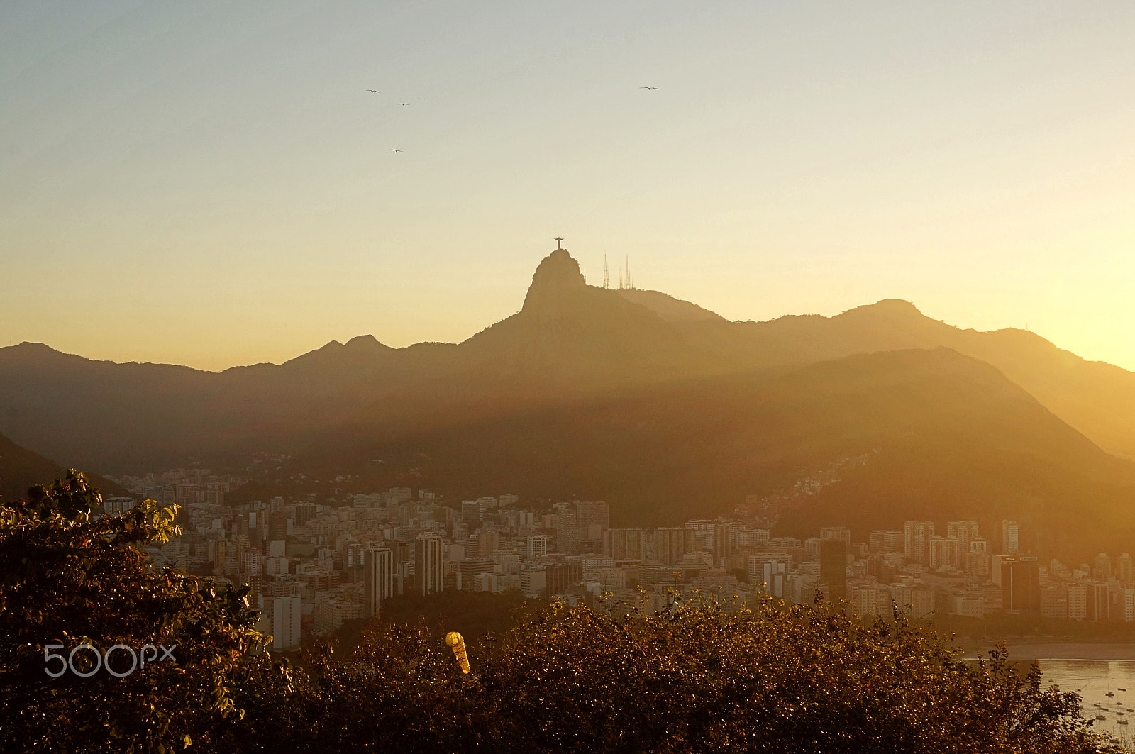 Sony Alpha NEX-3N + Sony E 18-50mm F4-5.6 sample photo. Sunset in rio photography