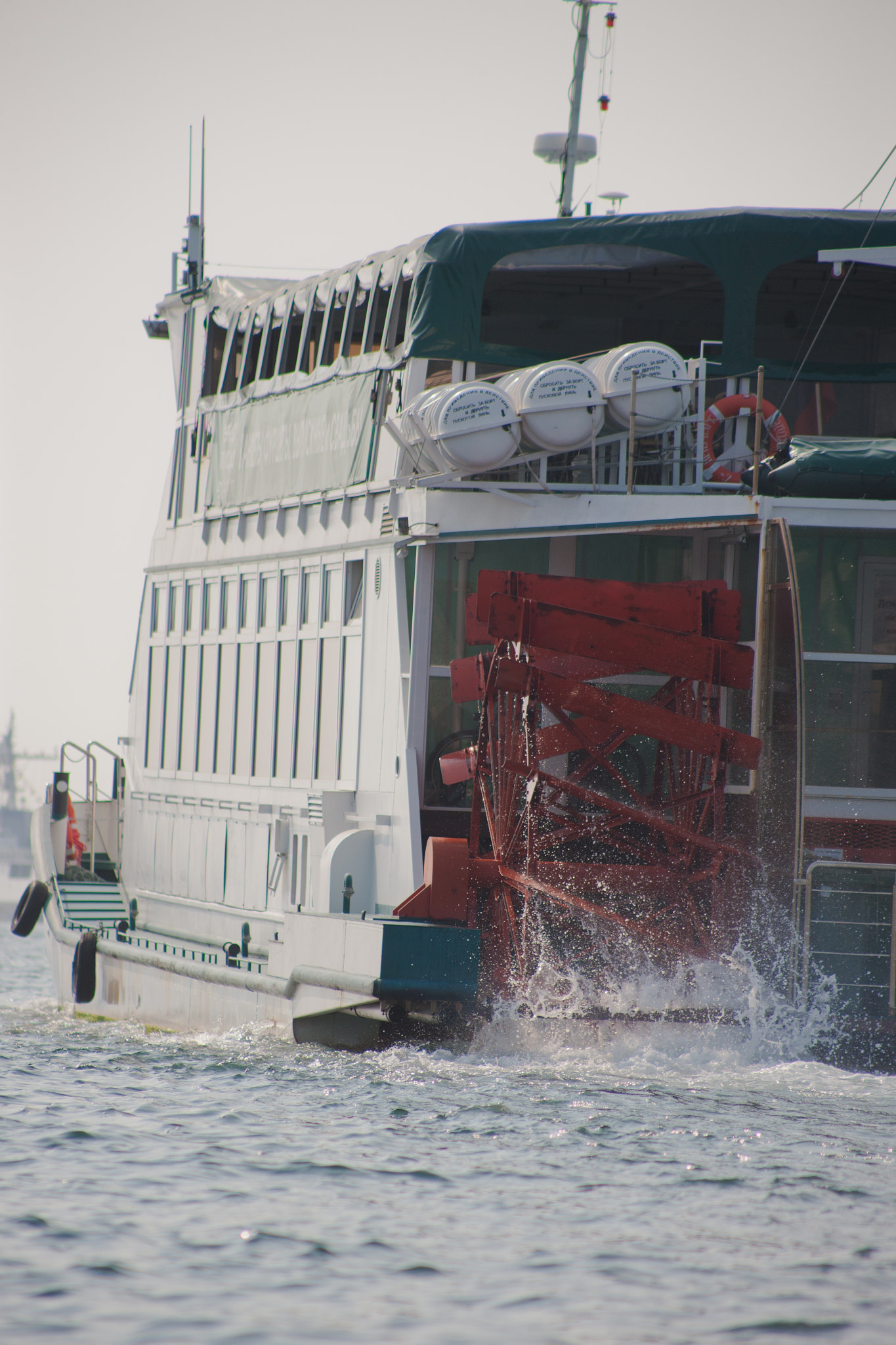 Canon EOS-1Ds Mark III sample photo. Strange boat photography
