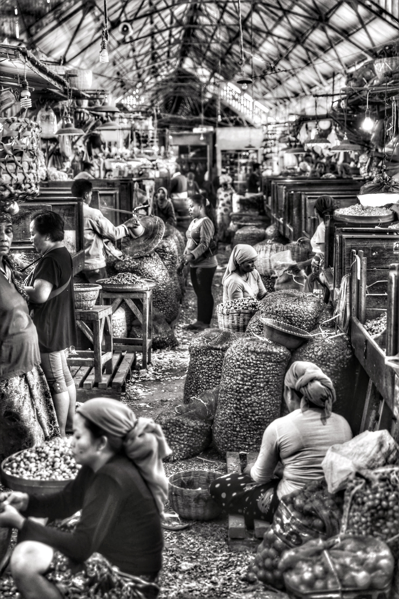 Canon EF 24-70mm F2.8L II USM sample photo. Sunday market photography