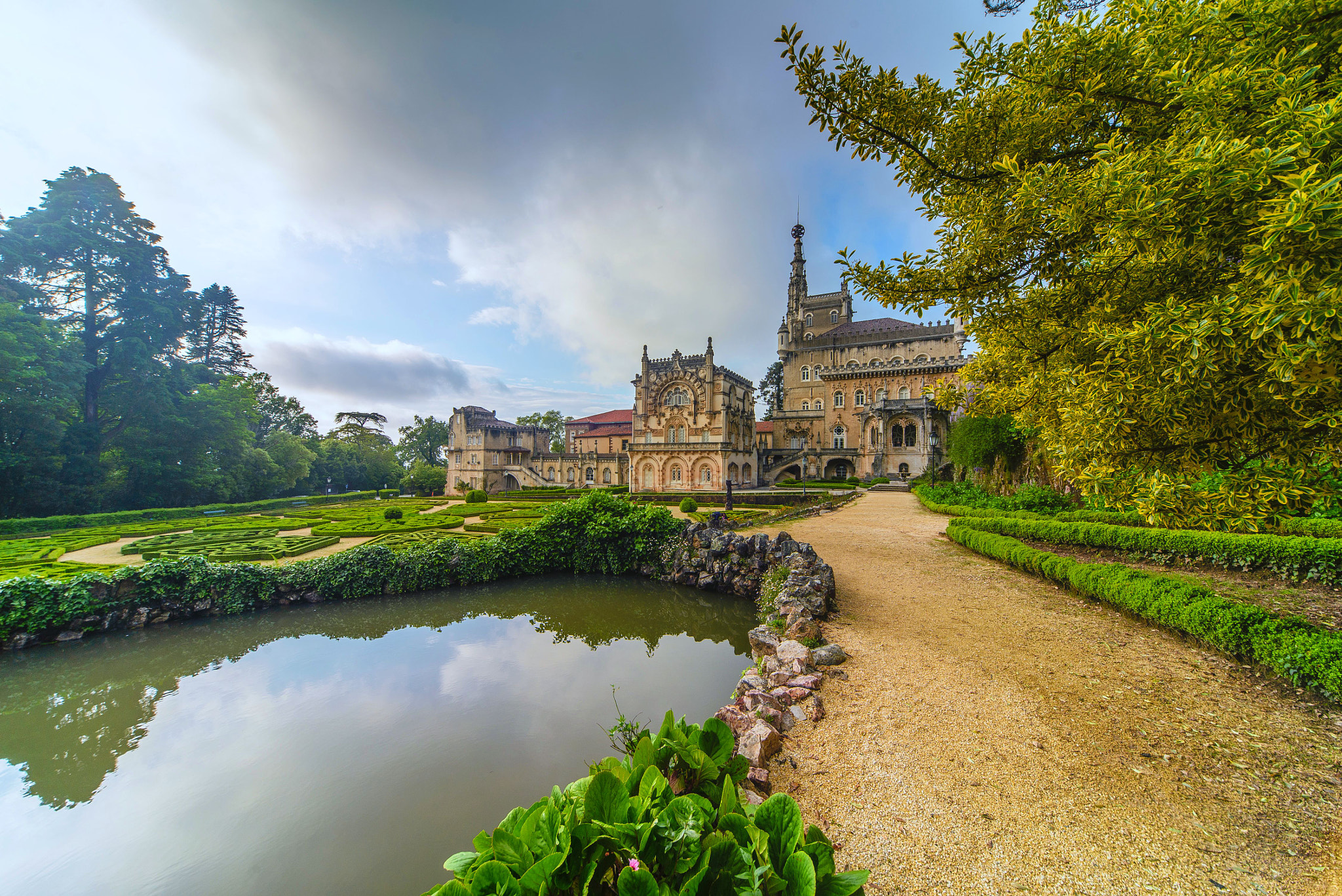 Nikon D600 + Sigma 12-24mm F4.5-5.6 EX DG Aspherical HSM sample photo. Path to the palace photography
