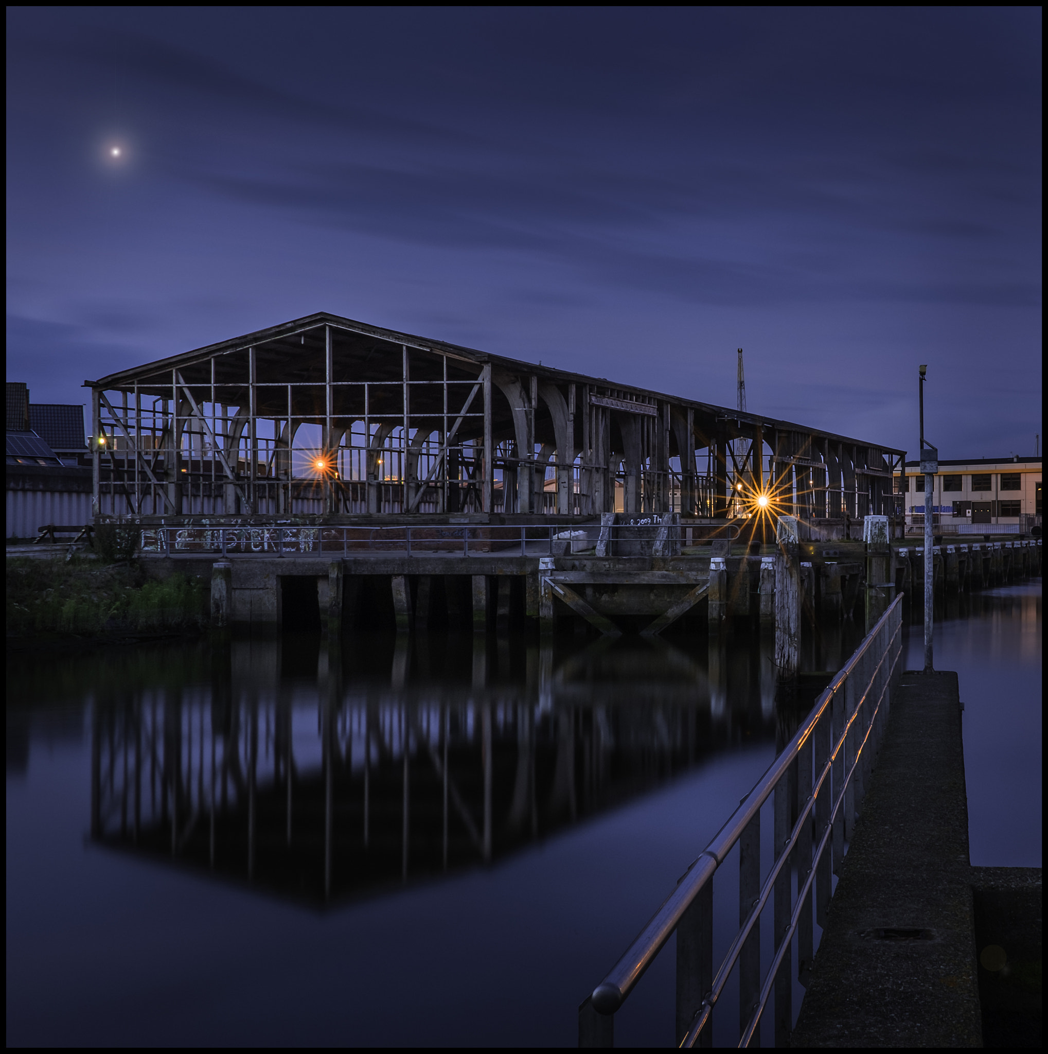 ZEISS Touit 32mm F1.8 sample photo. Night water photography