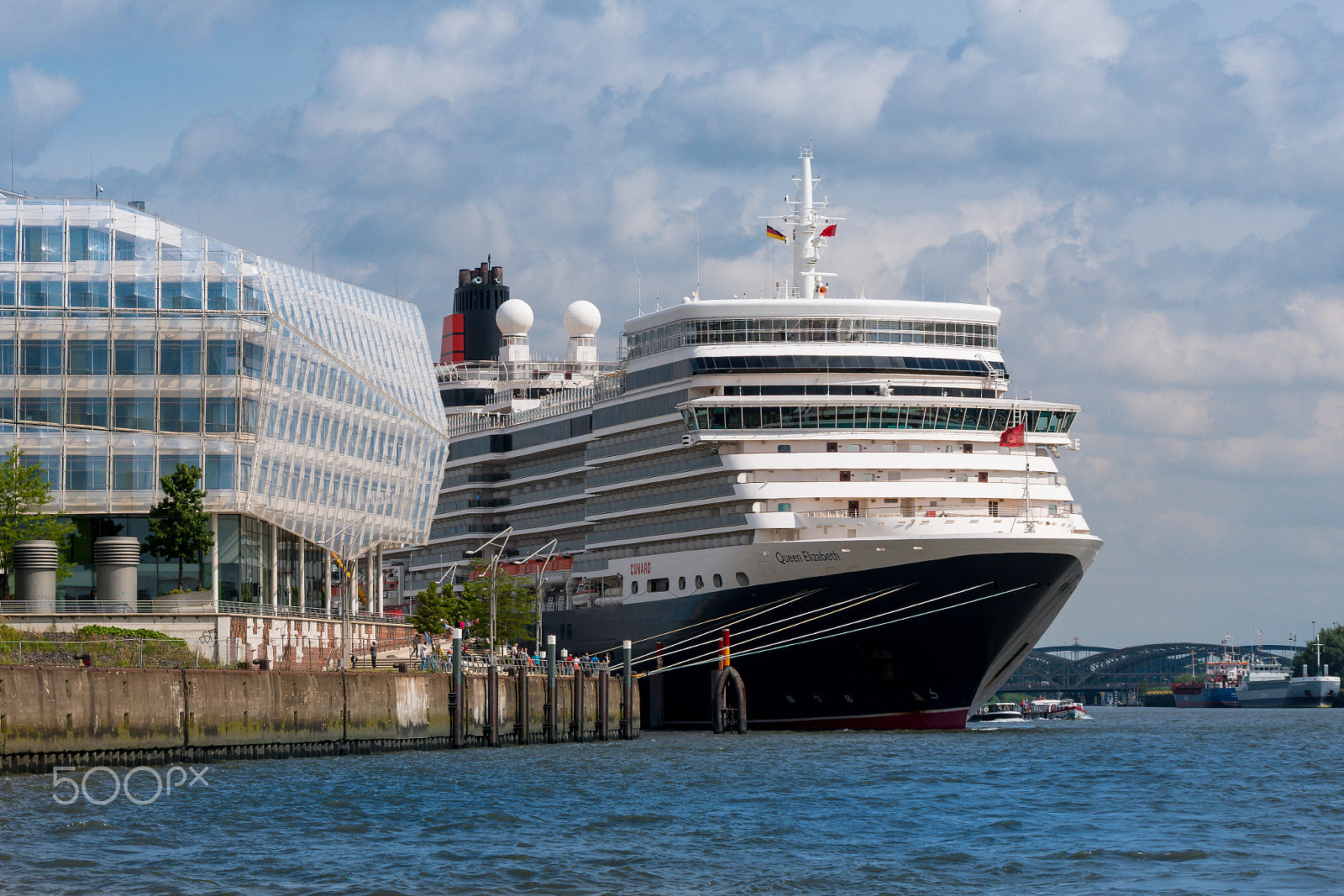 Panasonic Lumix DMC-GX85 (Lumix DMC-GX80 / Lumix DMC-GX7 Mark II) sample photo. Queen elizabeth photography
