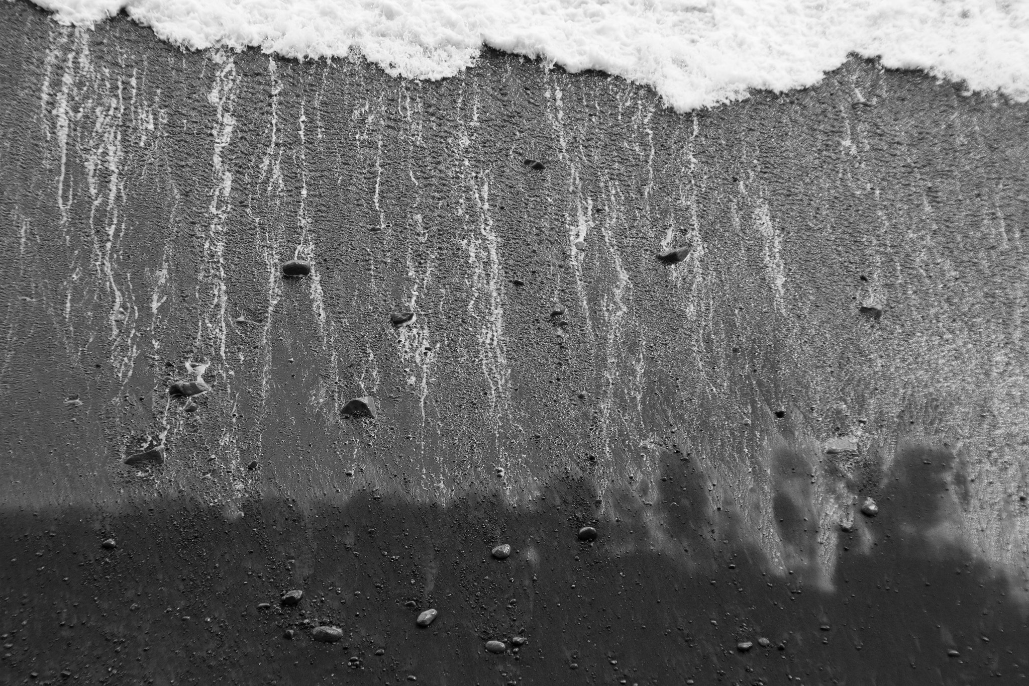 Canon EOS 650D (EOS Rebel T4i / EOS Kiss X6i) sample photo. Black sand and white sea photography