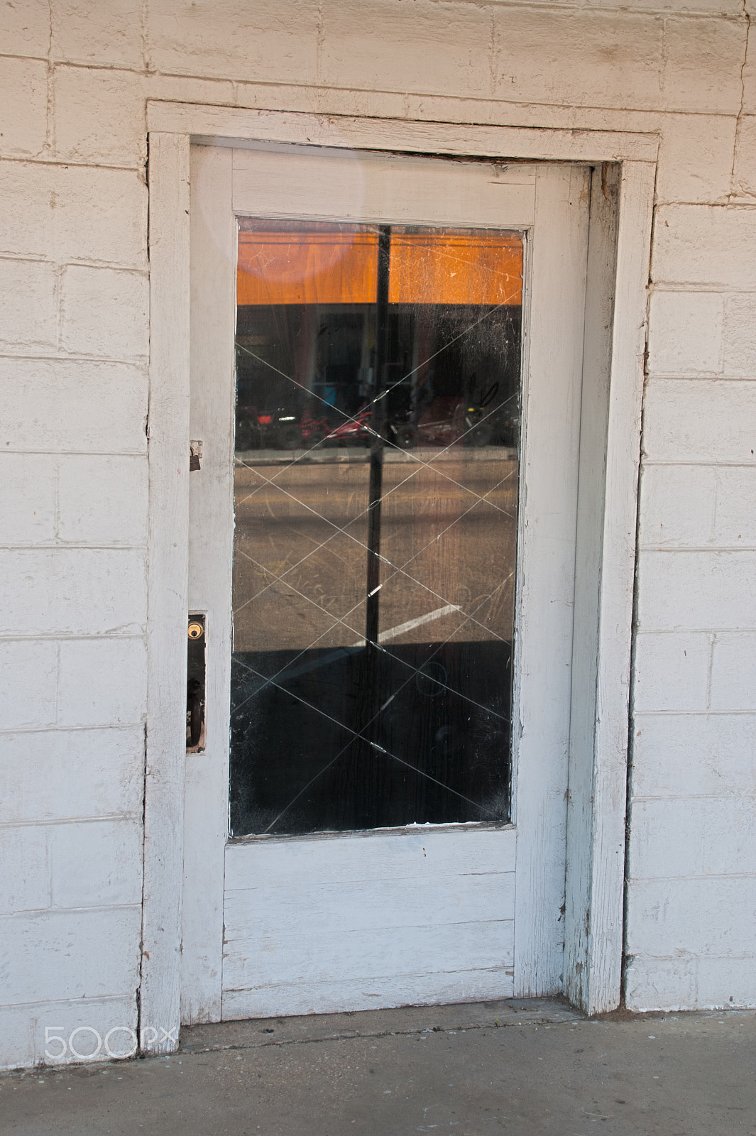 Nikon D40X sample photo. Tishomingo white door with glass front photography