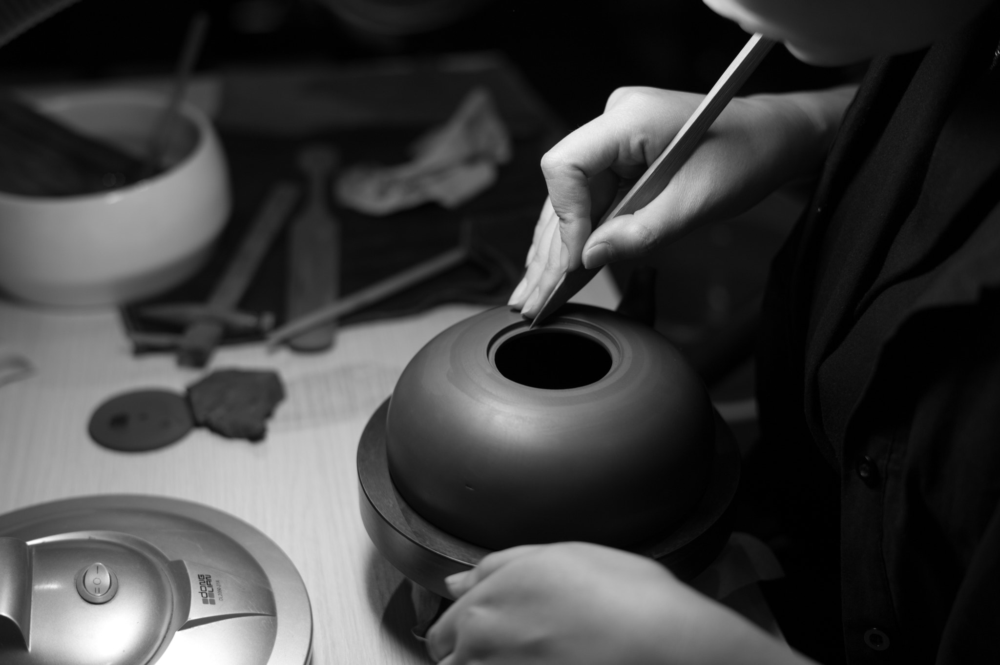 Leica Summilux-M 50mm F1.4 ASPH sample photo. Making yixing clay teapot photography