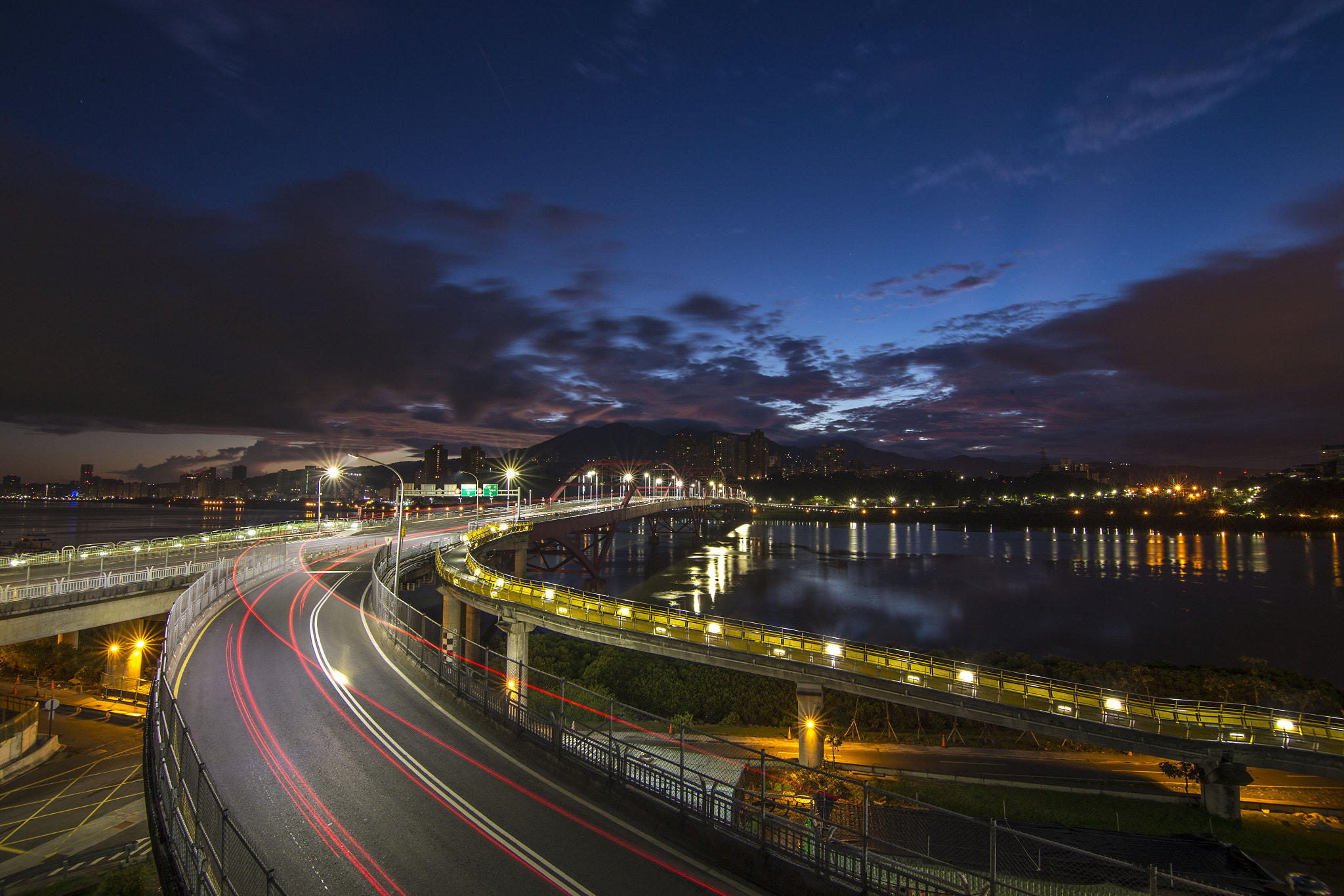 Canon EOS-1D X sample photo. Standing on the guandu bridge to enjoy the sunrise photography