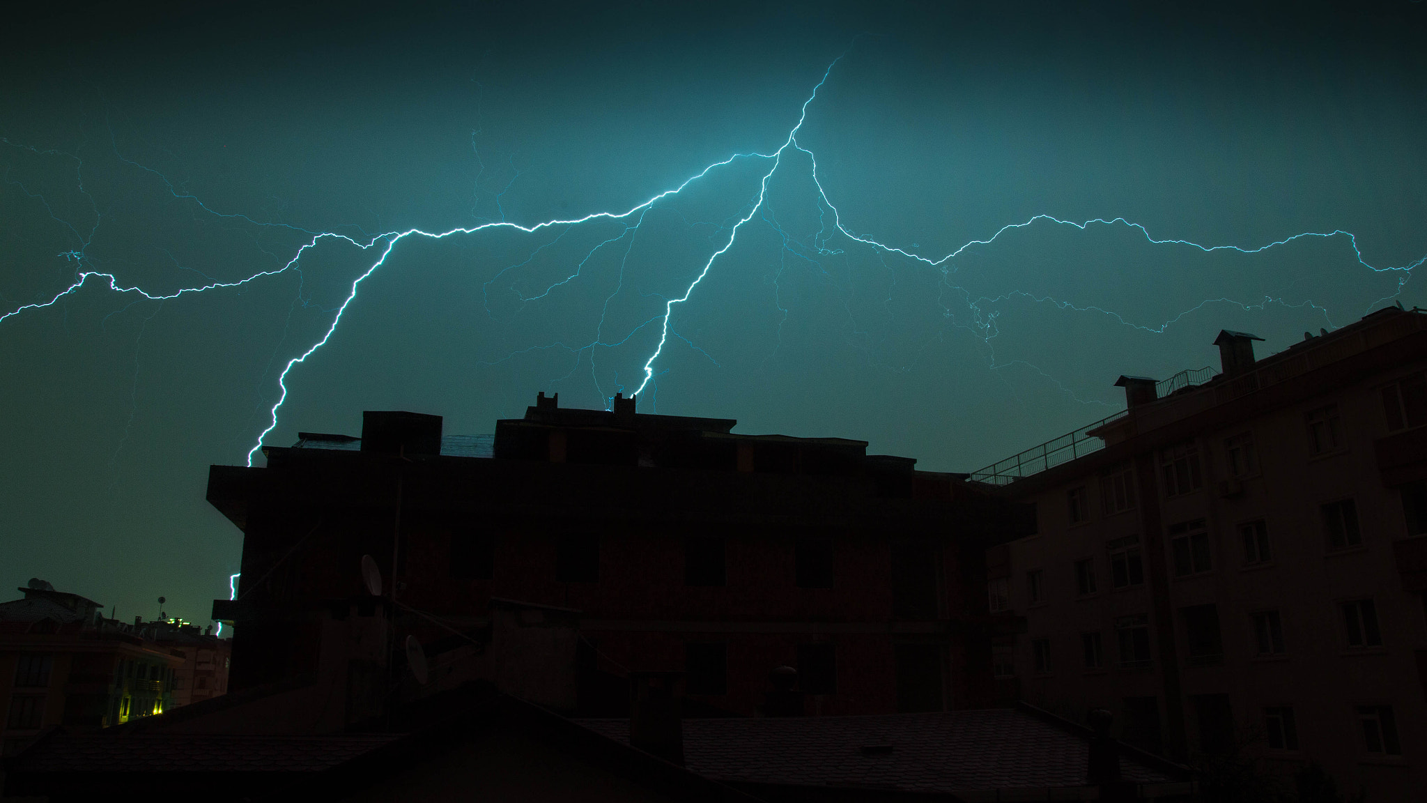 Tamron SP AF 17-50mm F2.8 XR Di II LD Aspherical (IF) sample photo. Lightning photography
