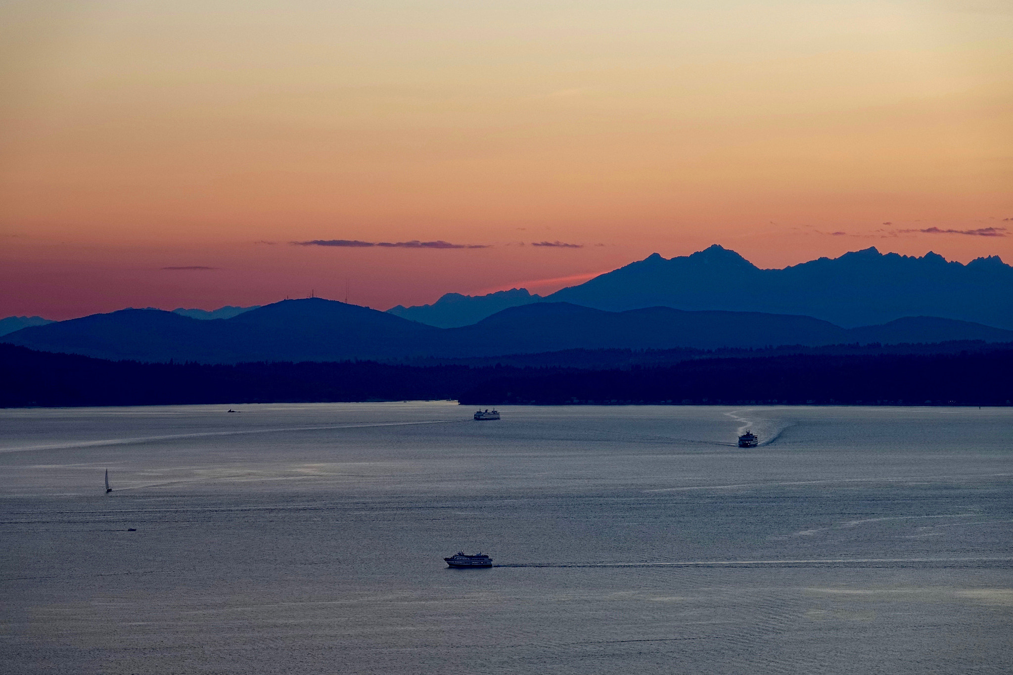 Sony 24-600mm F2.4-4.0 sample photo. Seattle sunset photography