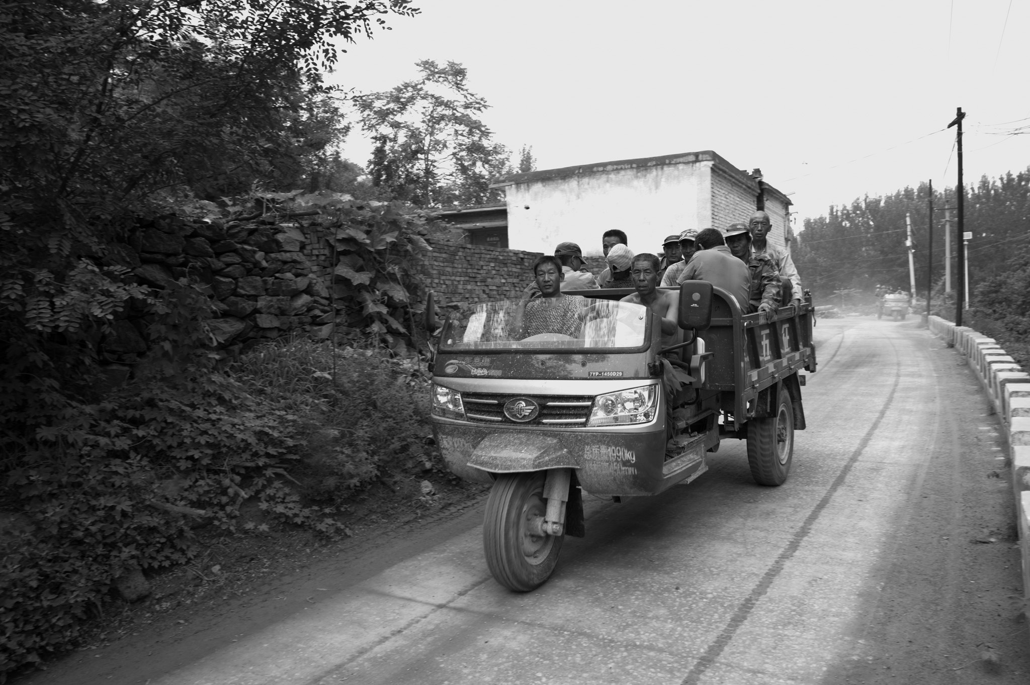 Leica Summicron-M 28mm F2 ASPH sample photo. Workers in car photography