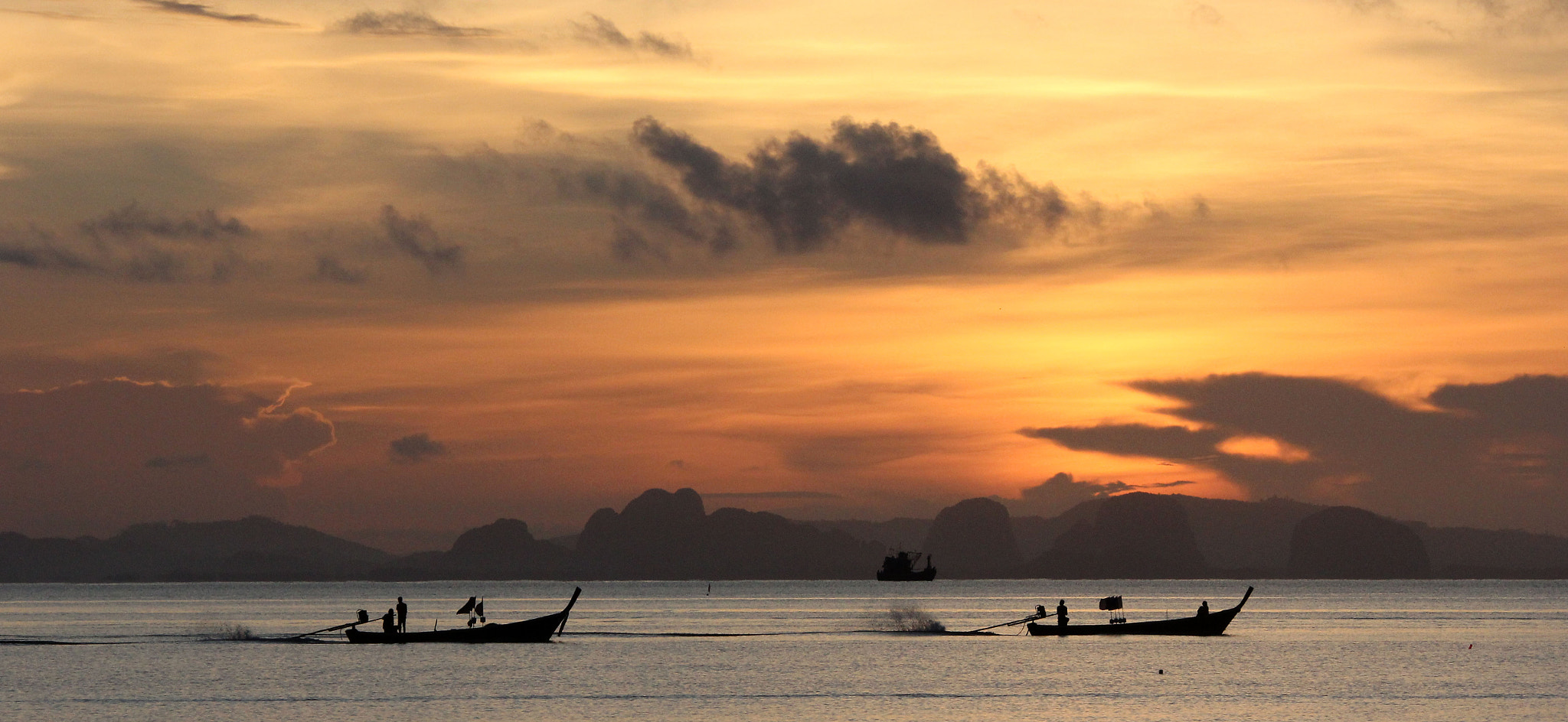 Canon EF 28-300mm F3.5-5.6L IS USM sample photo. Fishermen highway photography