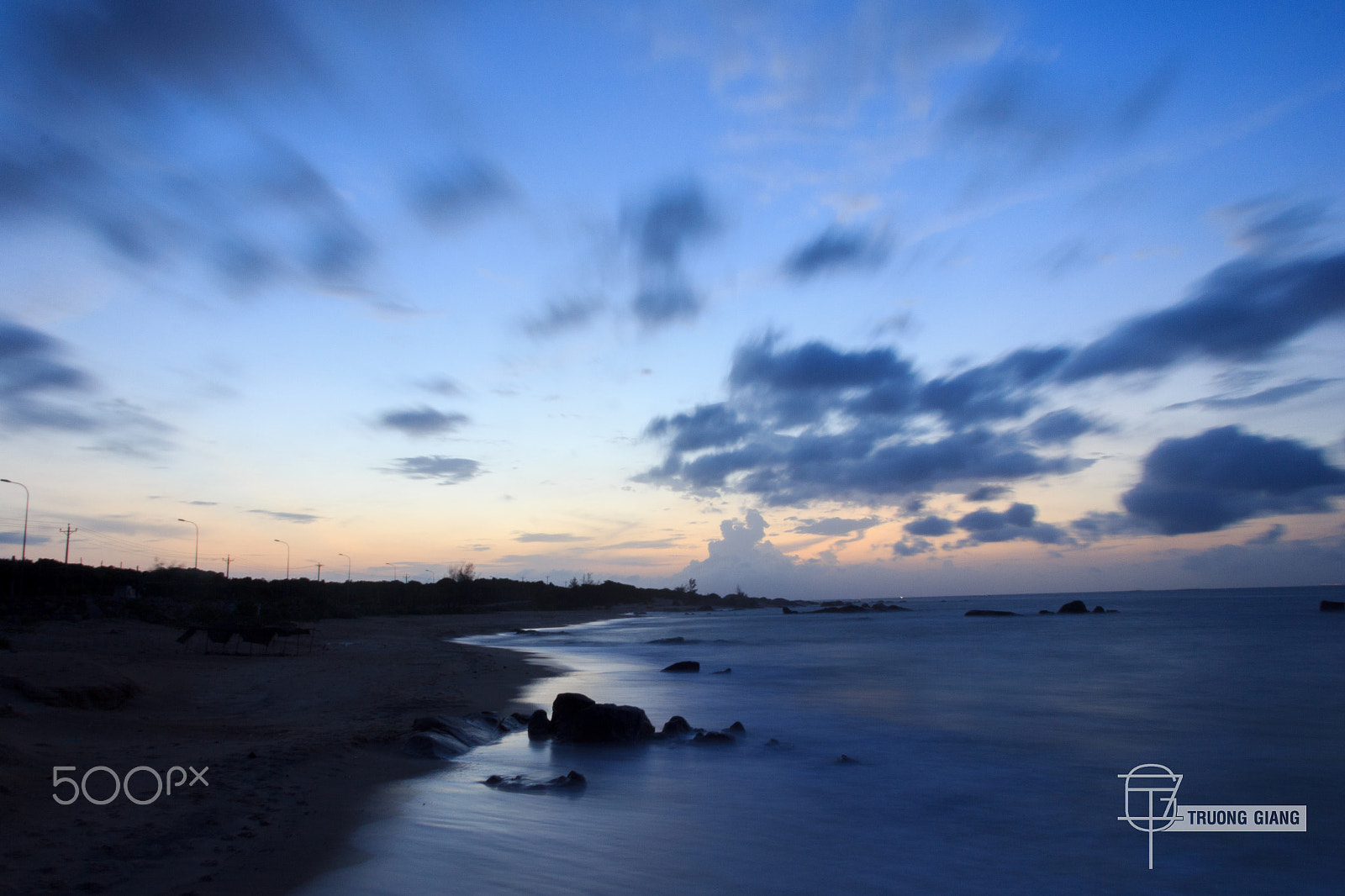 Canon EOS 550D (EOS Rebel T2i / EOS Kiss X4) + Canon EF-S 17-85mm F4-5.6 IS USM sample photo. Sunrise on ho coc beach, viet nam photography