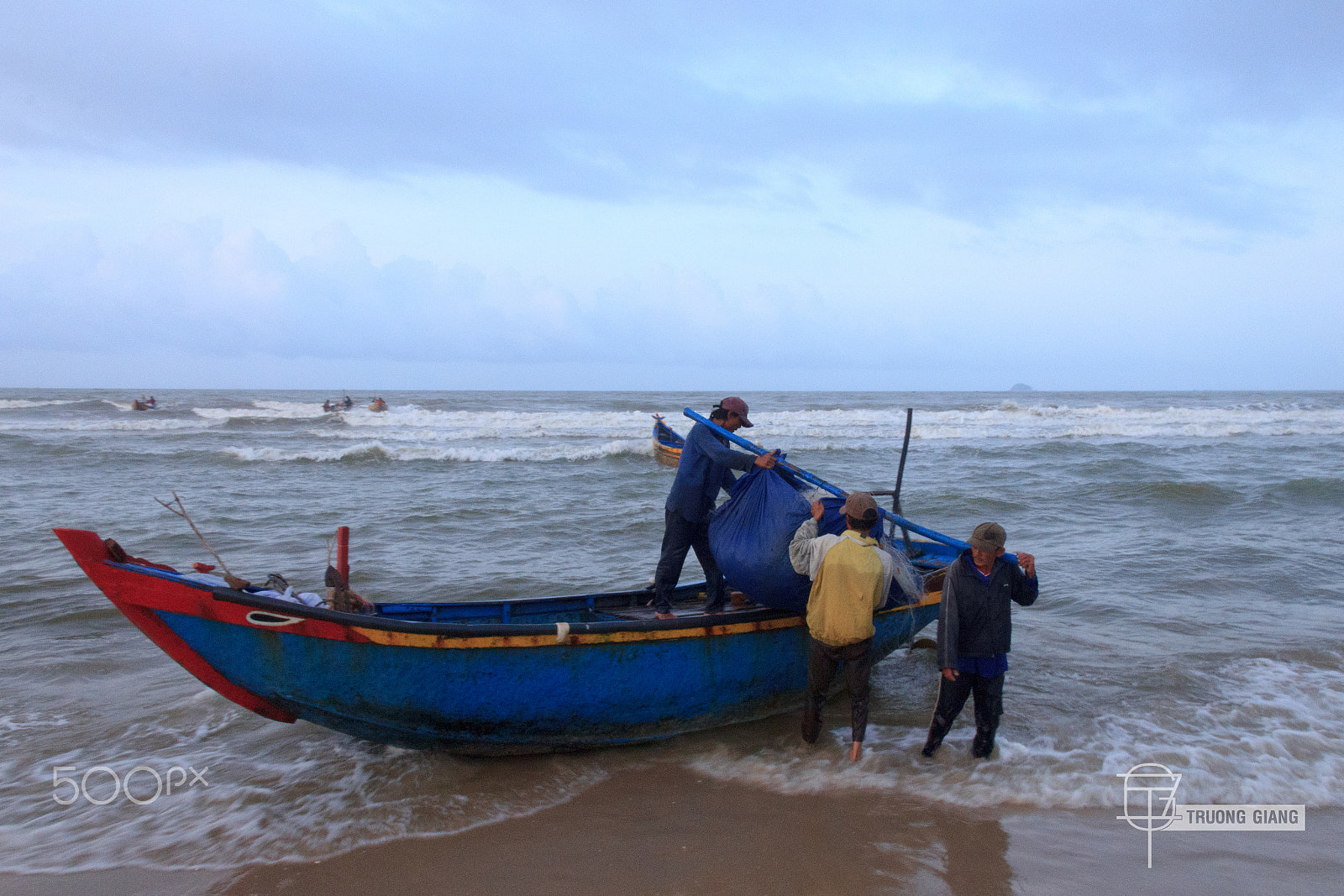 Canon EF-S 17-85mm F4-5.6 IS USM sample photo. Men of sea photography