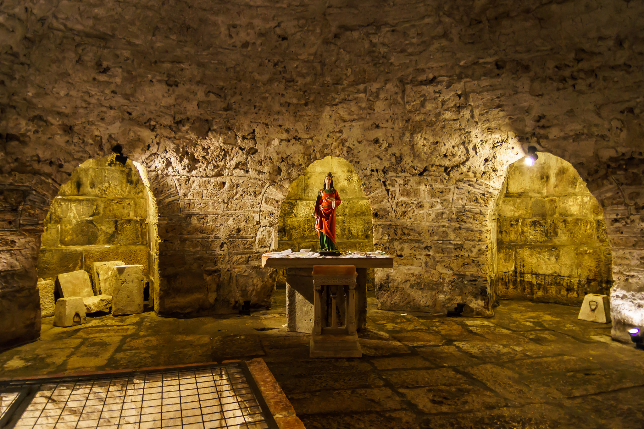 Sony ILCA-77M2 + Sigma 17-70mm F2.8-4.5 (D) sample photo. Split cathedral photography