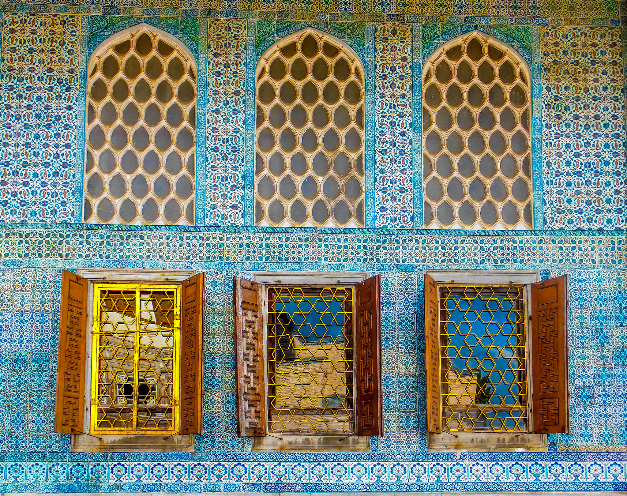 Fujifilm FinePix F750EXR sample photo. Arches & windows photography