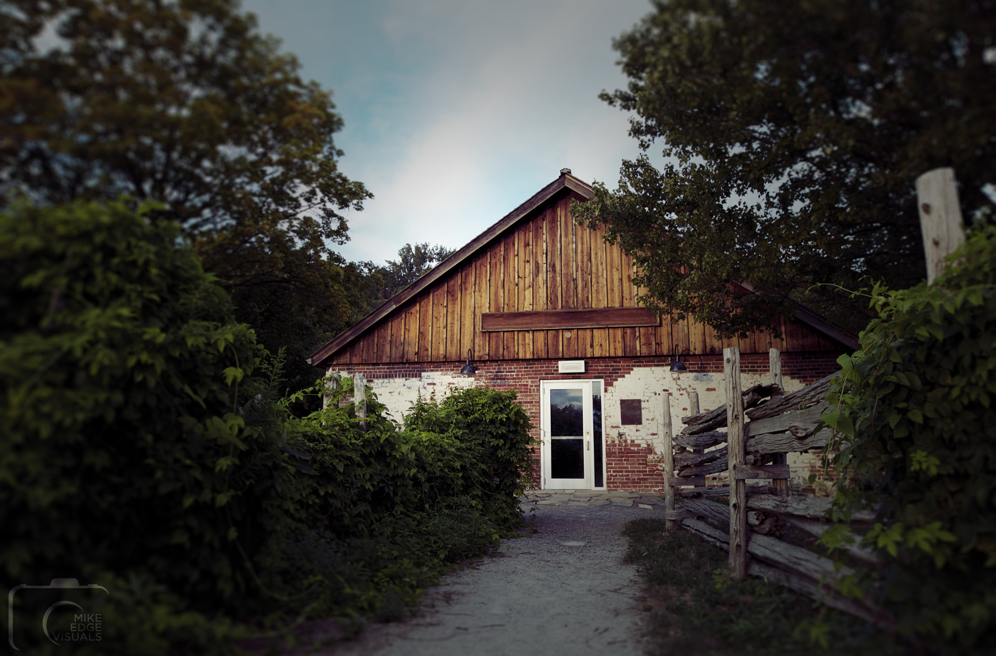 Canon EF 16-35mm F2.8L II USM sample photo. Path to the past photography