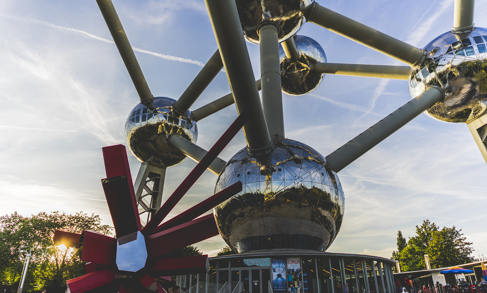 ZEISS Batis 25mm F2 sample photo. Atomium sunset photography