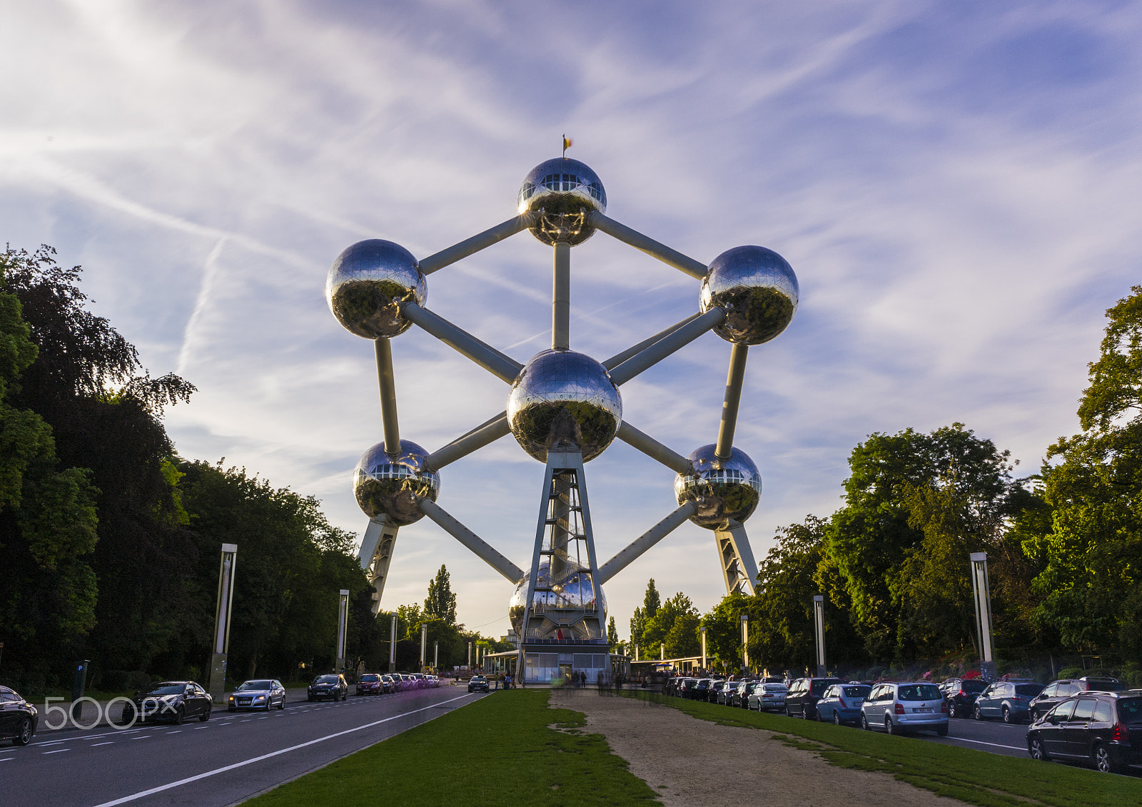 Sony a7 II + ZEISS Batis 25mm F2 sample photo. Atomium long exposure photography