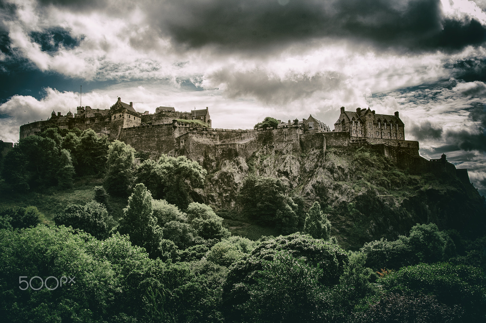 Sigma 18-200mm f/3.5-6.3 DC OS sample photo. Edinburgh castle photography