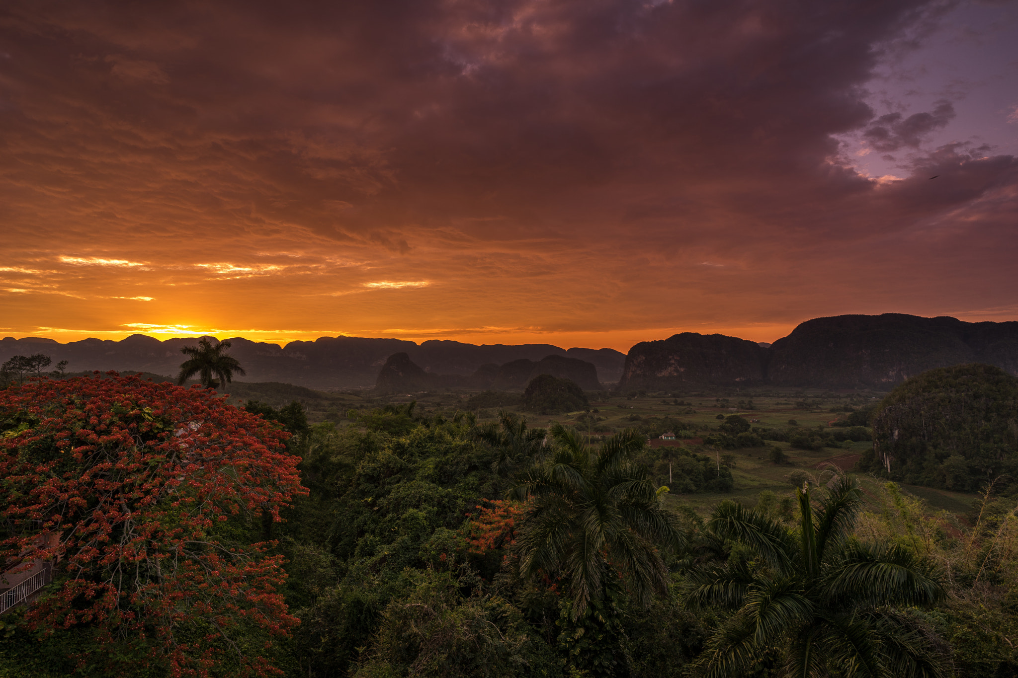 Sony a7 II + E 21mm F2.8 sample photo. Awesome sundown photography