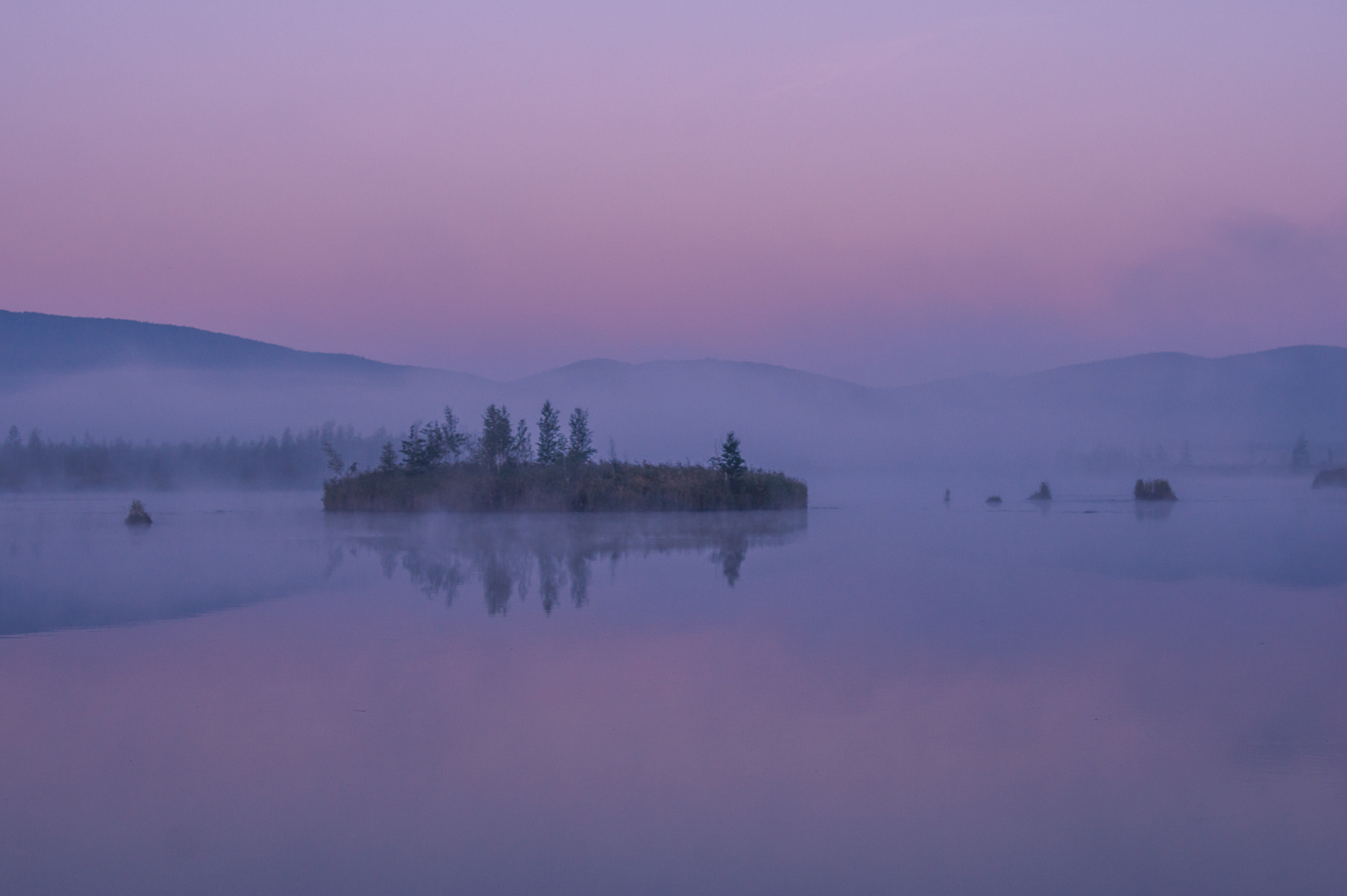 Sony Alpha DSLR-A450 + Sigma 28-70mm EX DG F2.8 sample photo. Foggy morning photography