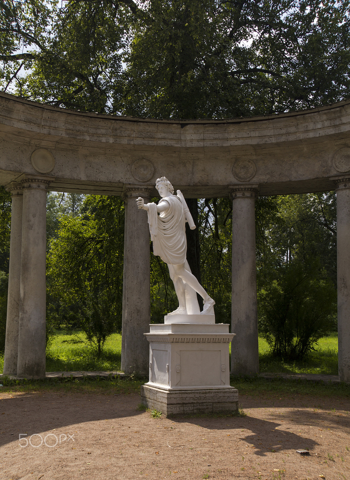 Canon EOS 550D (EOS Rebel T2i / EOS Kiss X4) sample photo. Pavlovsk park apollo colonnade in saint-petersburg russia photography