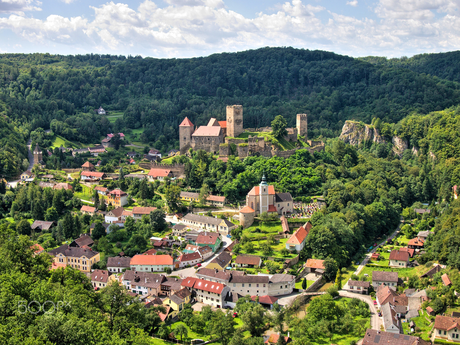 14.00 - 42.00 mm f/3.5 - 5.6 sample photo. Hardegg town and castle photography