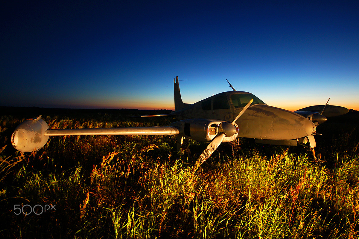Nikon D50 sample photo. 1961 cessna 310 n6754x @ koea (nite shot) photography