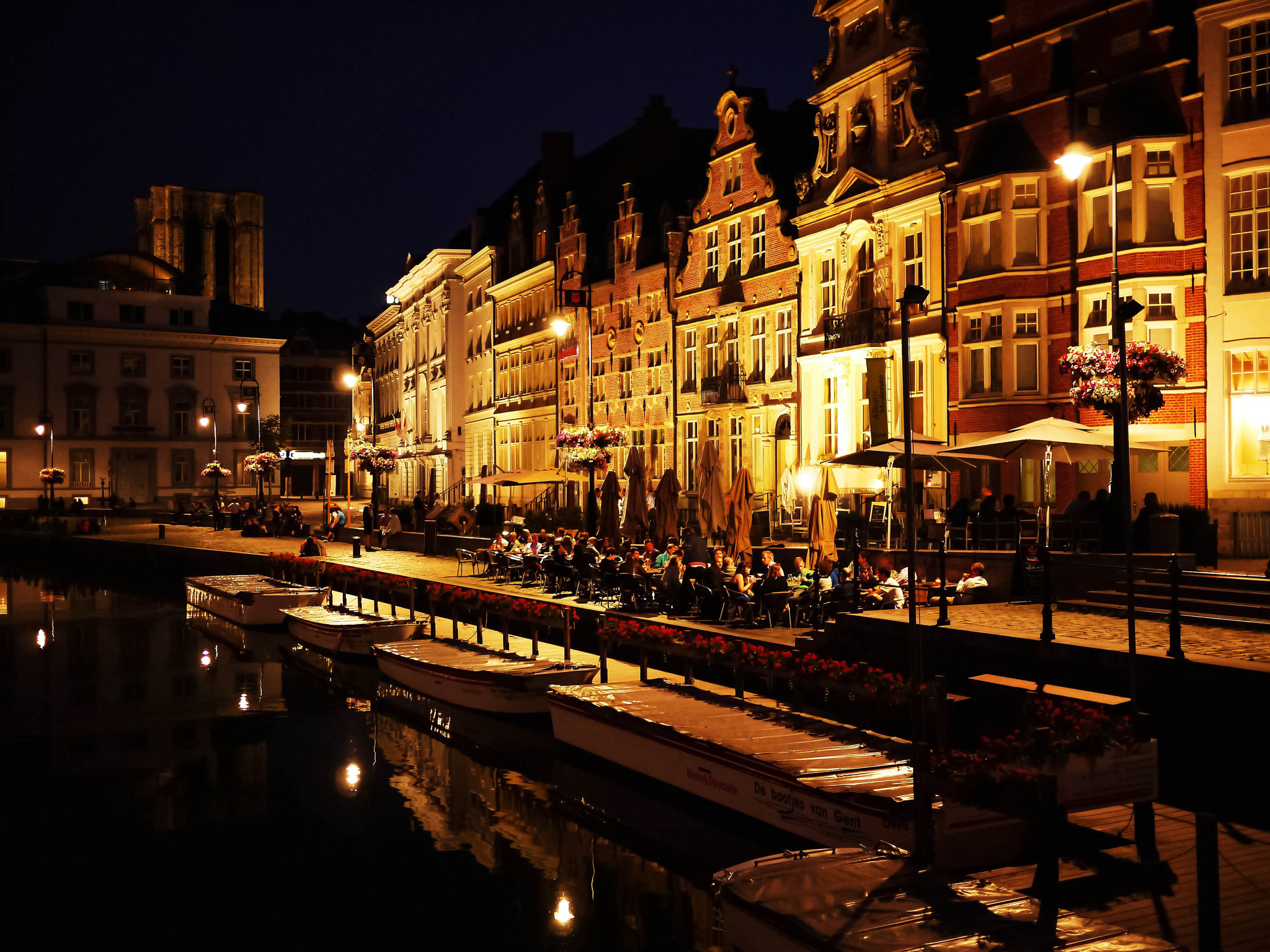 Panasonic Lumix DMC-G2 + Panasonic Lumix G 20mm F1.7 ASPH sample photo. Gent at night photography