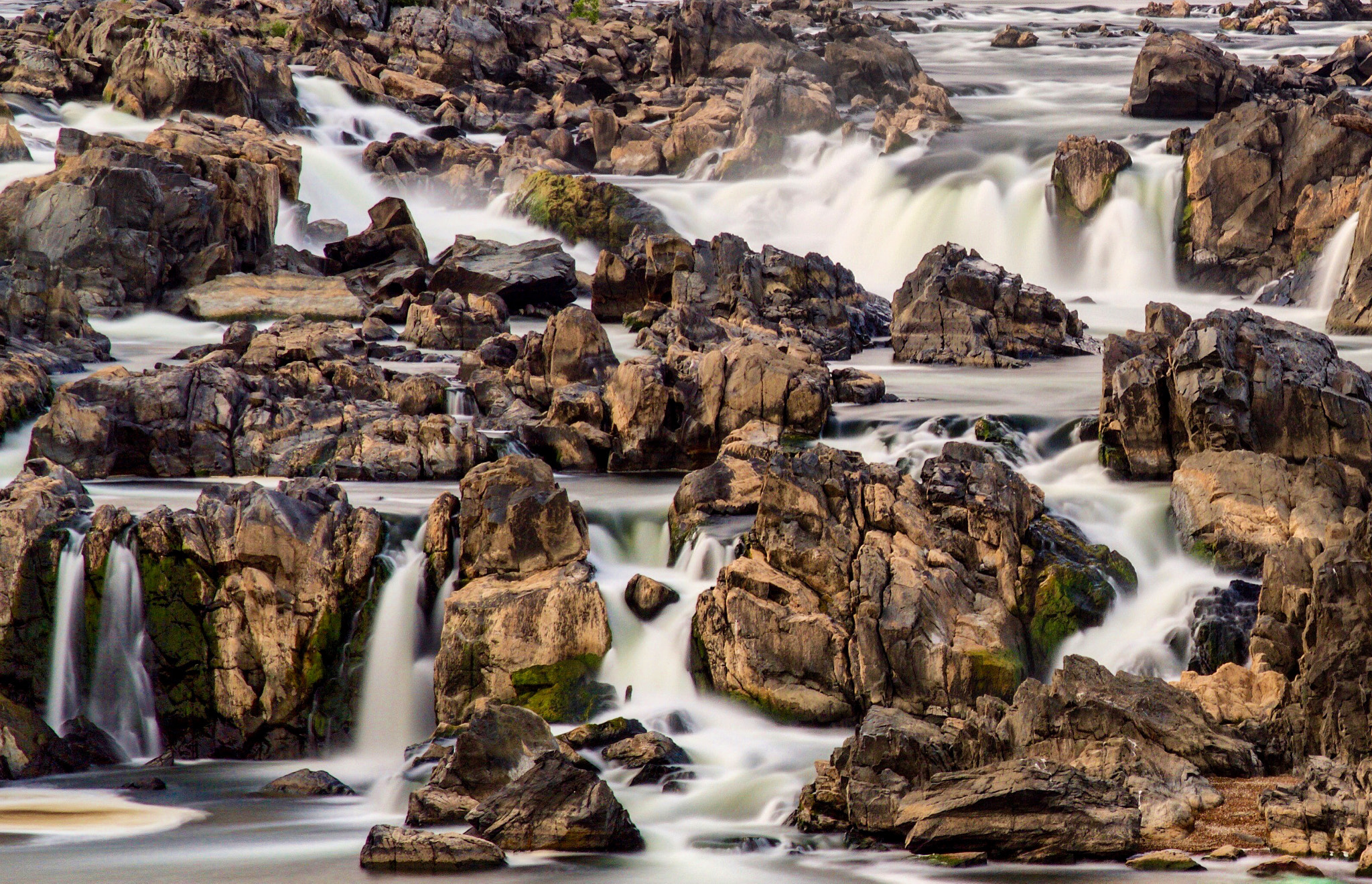 Nikon D3200 + Samyang 85mm F1.4 Aspherical IF sample photo. Great falls park photography