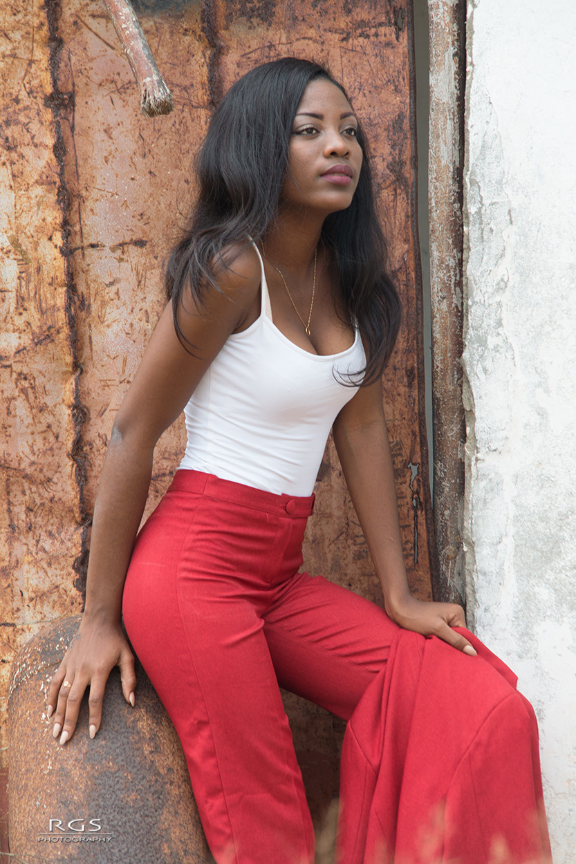 Sigma 50-150mm F2.8 EX APO DC HSM II sample photo. Red one photography