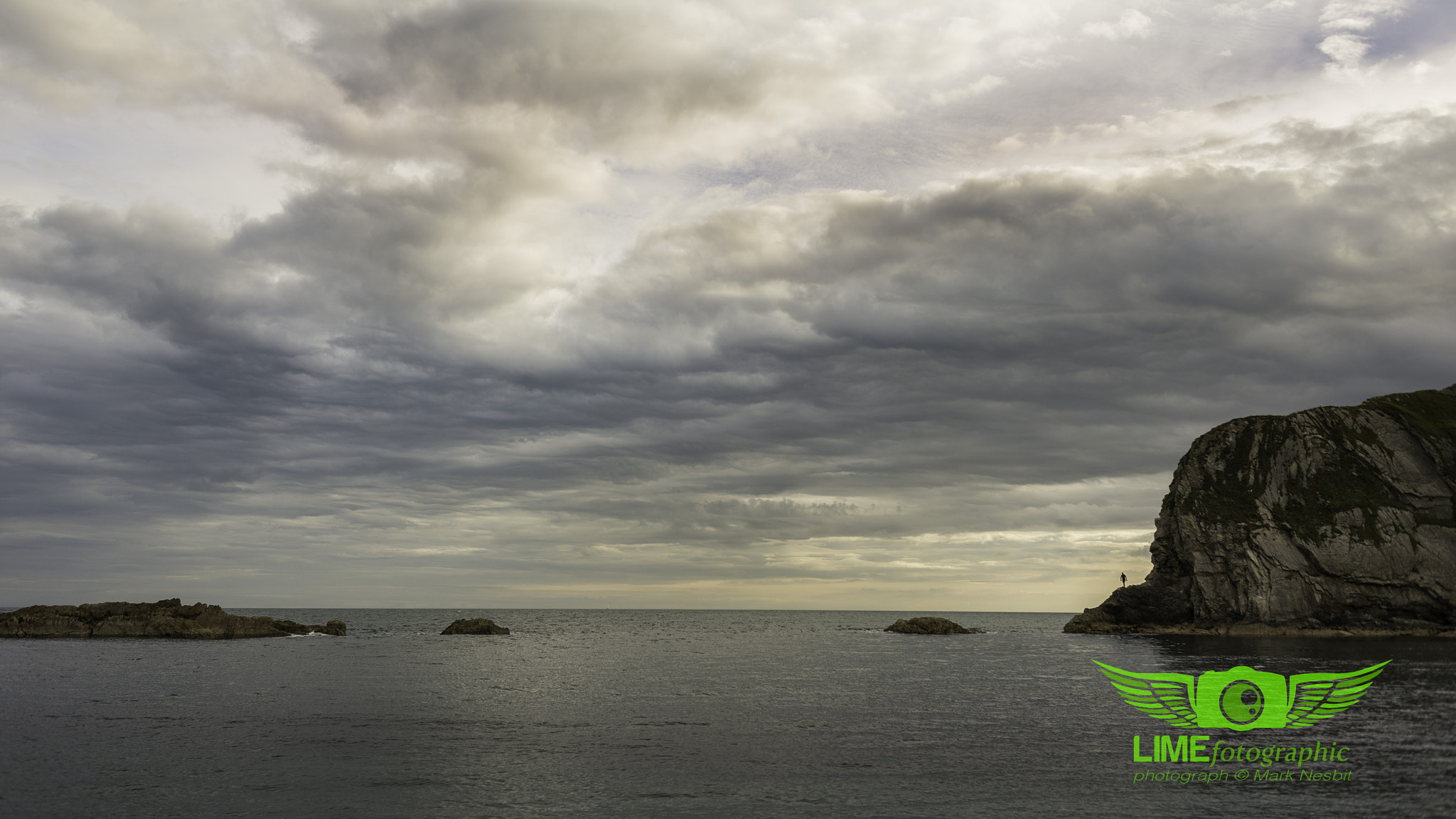 Nikon D4 + Nikon AF Nikkor 28mm F2.8D sample photo. Lone diver in the setting sun photography