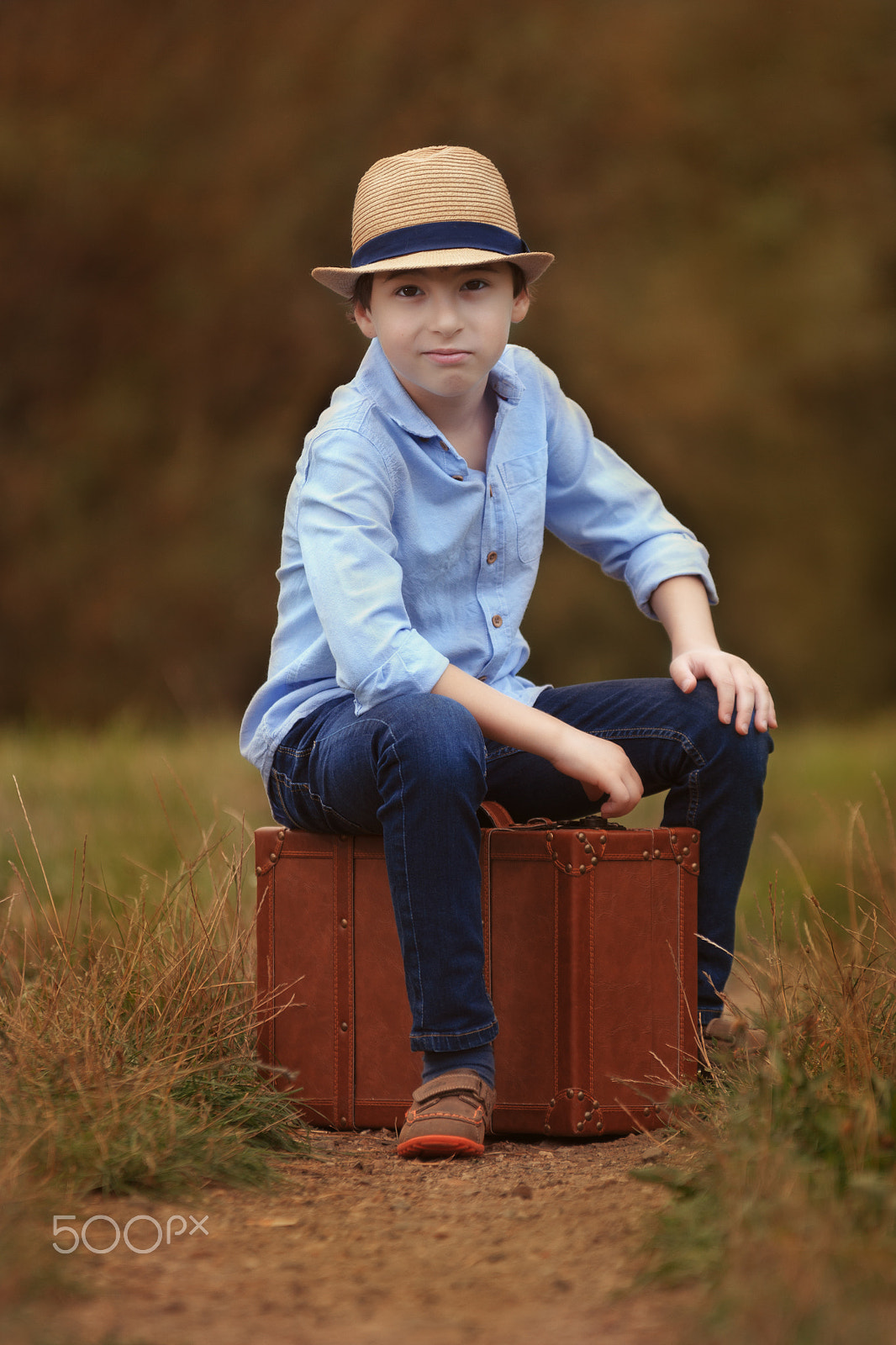 Sigma 70-200mm F2.8 EX DG Macro HSM II sample photo. On the suitcase ... photography