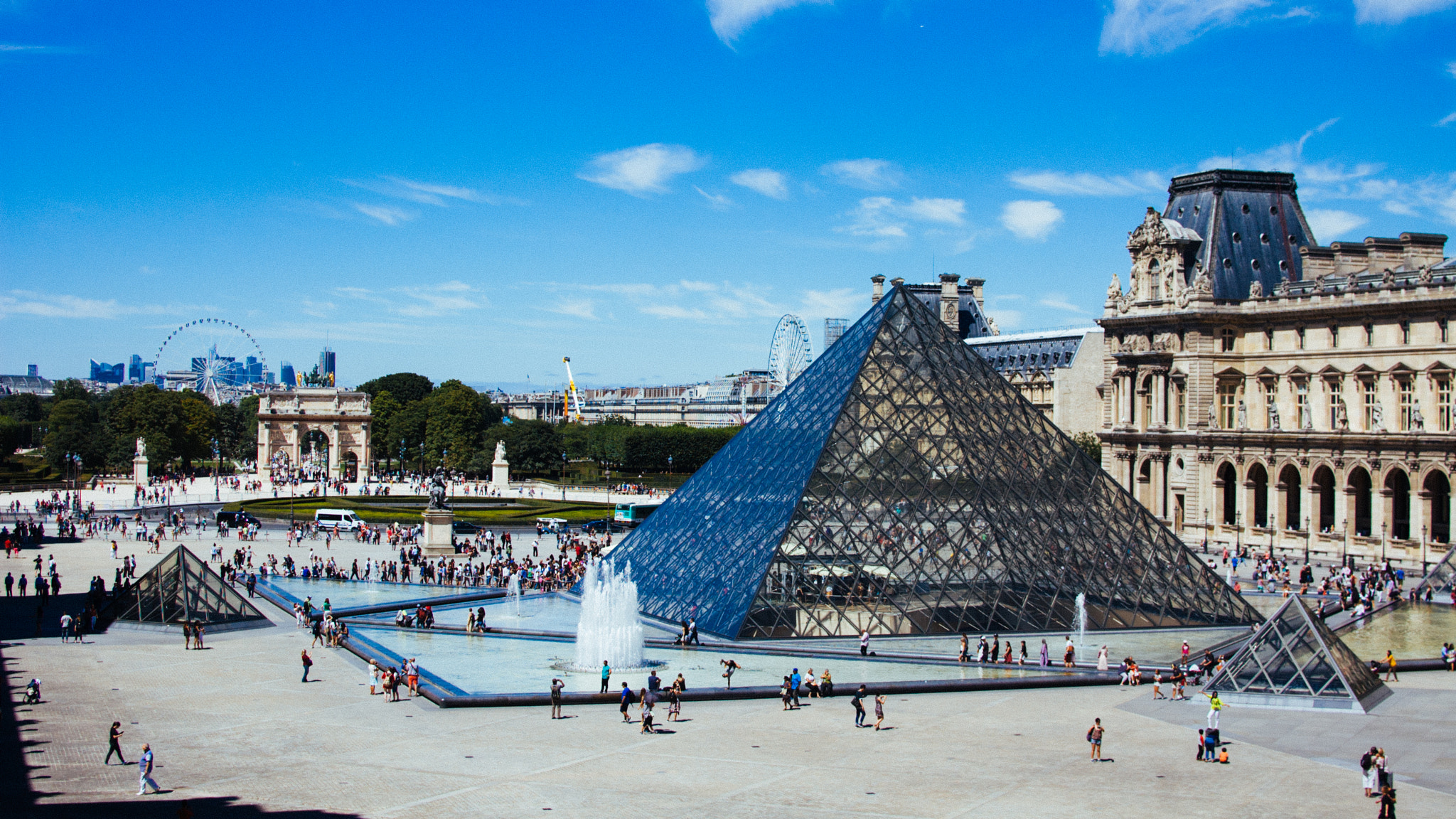 Nikon D40 + Nikon AF-S DX Nikkor 35mm F1.8G sample photo. Le louvre photography