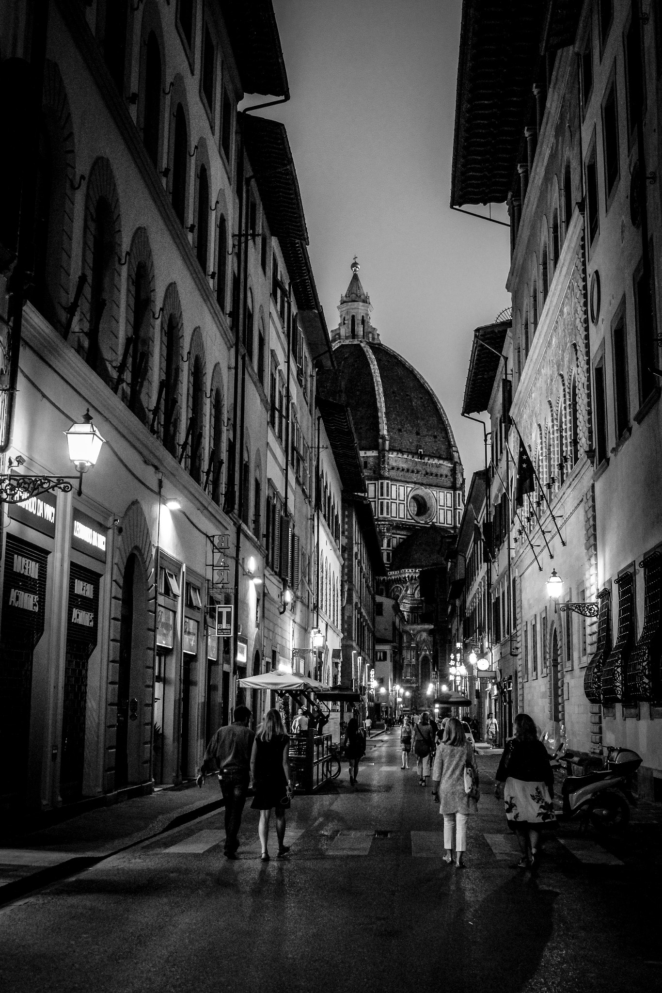 Canon EF-S 18-55mm F3.5-5.6 III sample photo. Alguna calle de florencia photography