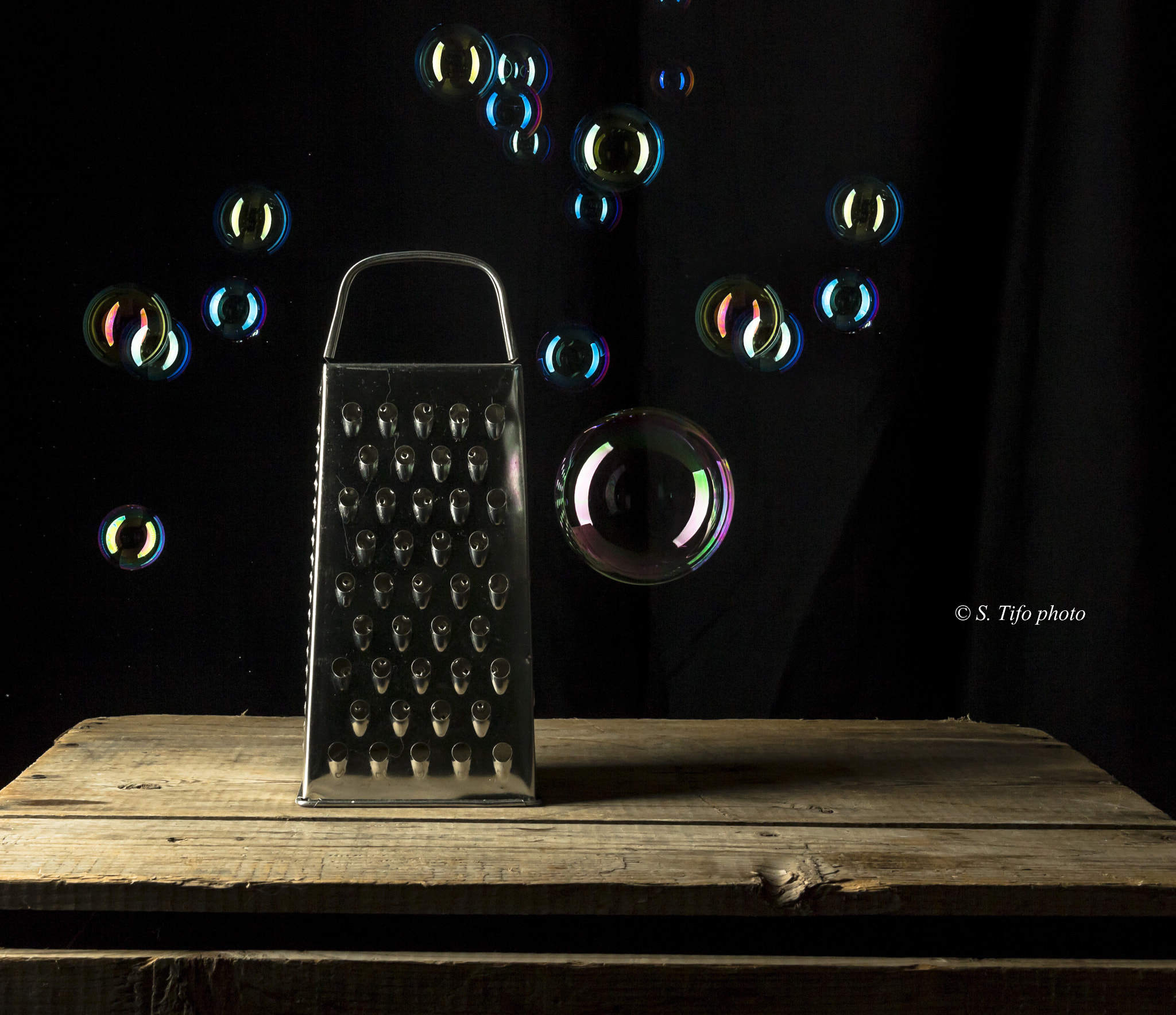 Canon EF-S 18-200mm F3.5-5.6 IS sample photo. Some strange object and ...  bubbles ... photography